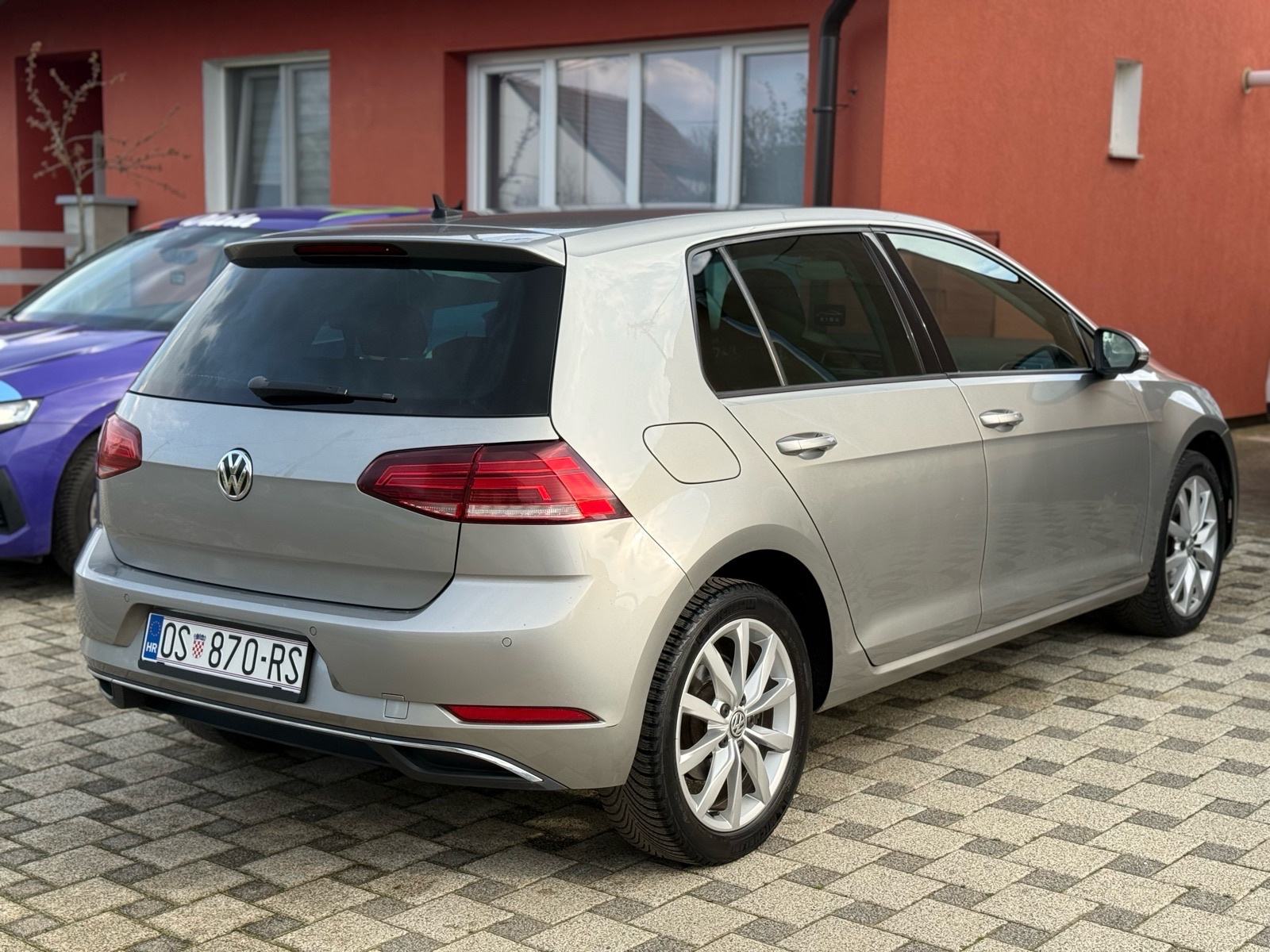VW Golf 7.5 2,0 TDI BMT *NAPRAVLJEN VELIKI SERVIS* LEASING 350€/36 mj*, fotografija 5