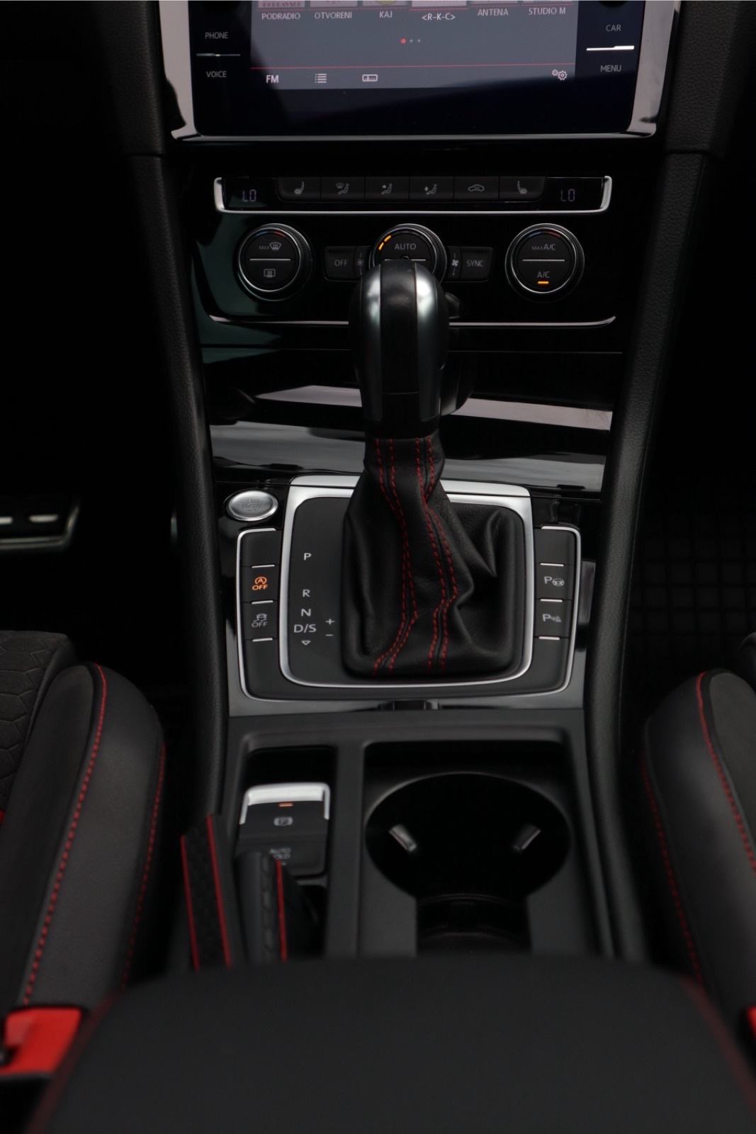 VW GOLF 7.5 2.0 TSI GTI PERFORMANCE DSG, fotografija 8