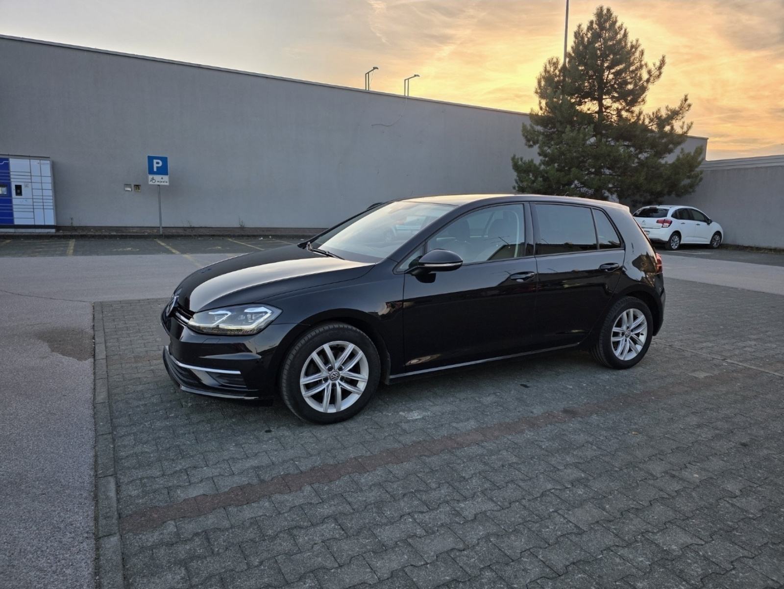 VW Golf 7.5 facelift 2019. 115ks Reg 7/2027. Mali S. ACC LED alcantara, fotografija 7