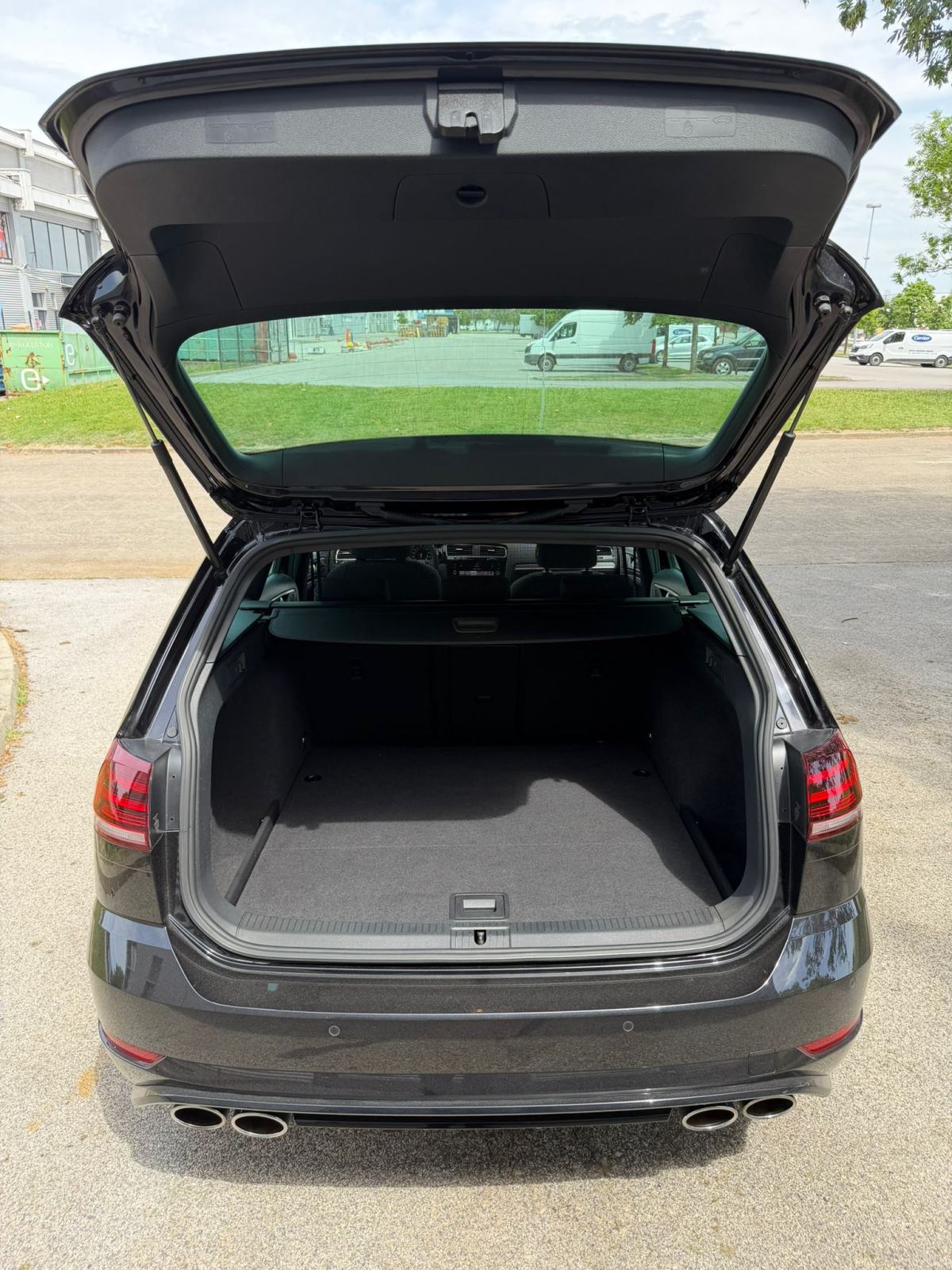 VW GOLF 7.5 R, 4motion, 300KS, ALU 19", TOP STANJE, SAMO 30.000 km!!, fotografija 16