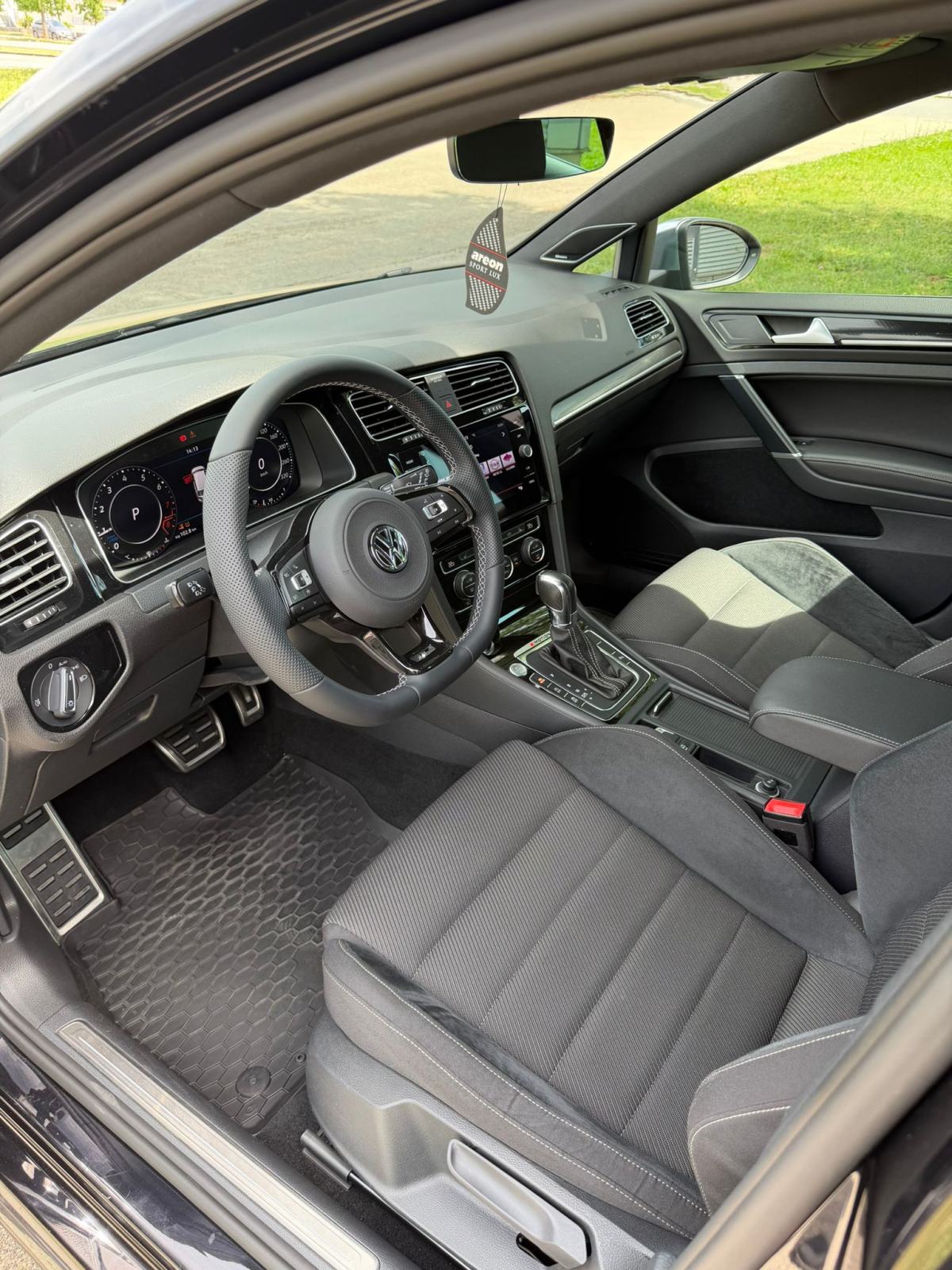 VW GOLF 7.5 R, 4motion, 300KS, ALU 19", TOP STANJE, SAMO 30.000 km!!, fotografija 12