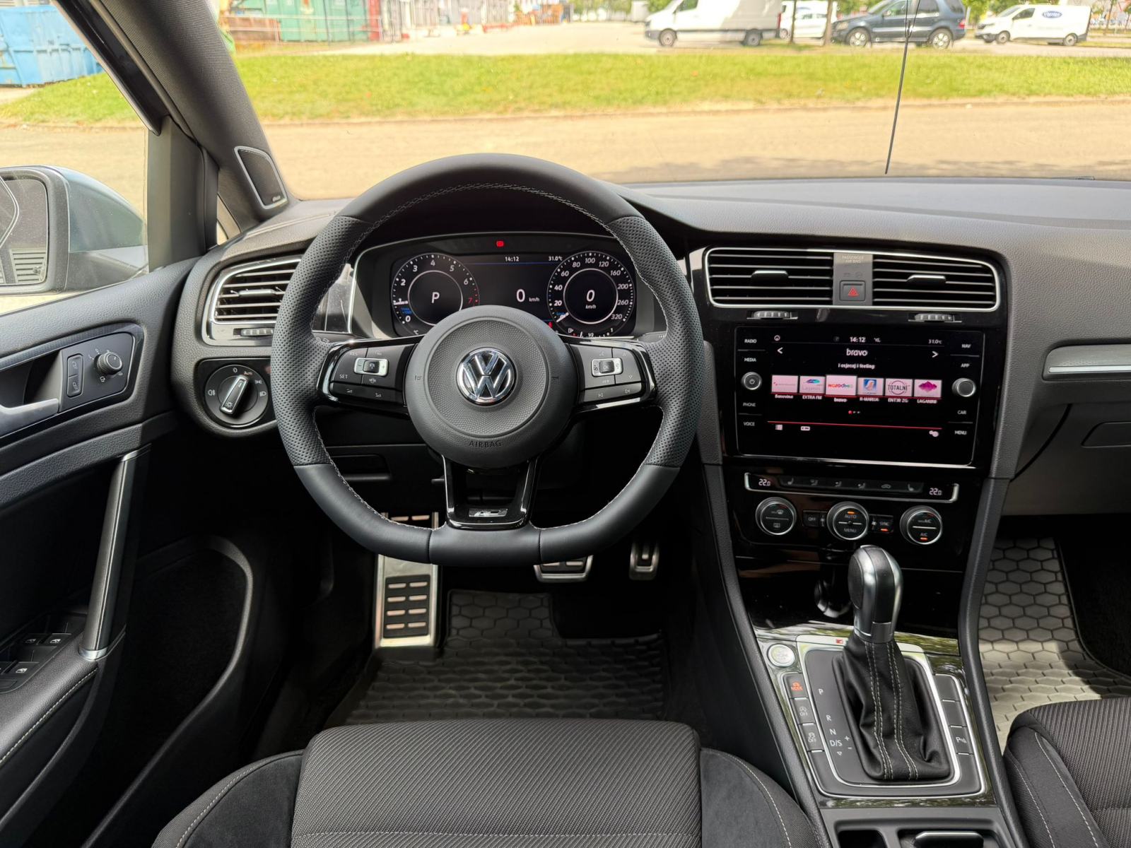 VW GOLF 7.5 R, 4motion, 300KS, ALU 19", TOP STANJE, SAMO 30.000 km!!, fotografija 10