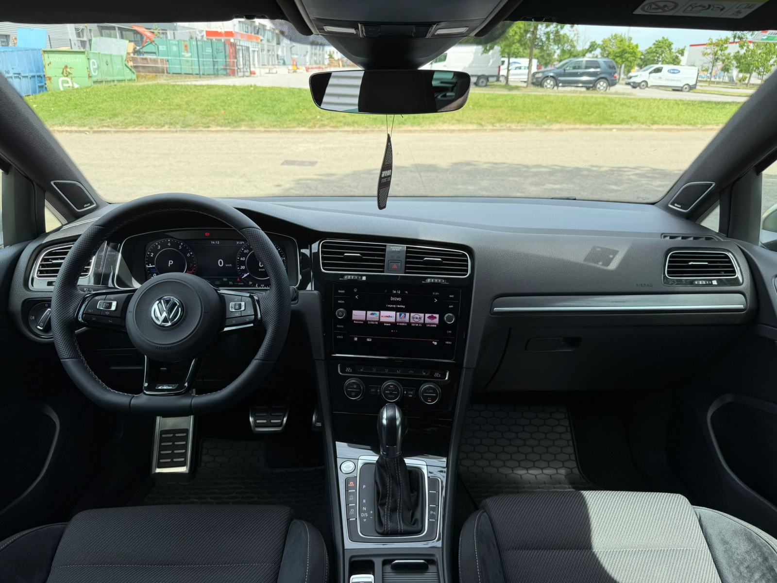 VW GOLF 7.5 R, 4motion, 300KS, ALU 19", TOP STANJE, SAMO 30.000 km!!, fotografija 9
