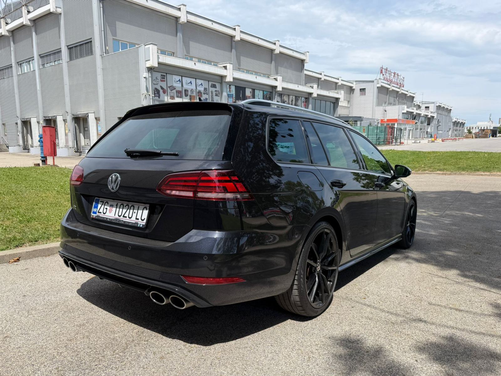 VW GOLF 7.5 R, 4motion, 300KS, ALU 19", TOP STANJE, SAMO 30.000 km!!, fotografija 5