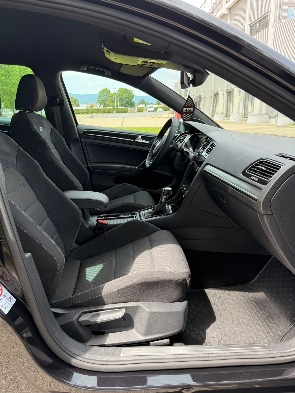VW GOLF 7.5 R, 4motion, 300KS, ALU 19", TOP STANJE, SAMO 30.000 km!!, fotografija 18