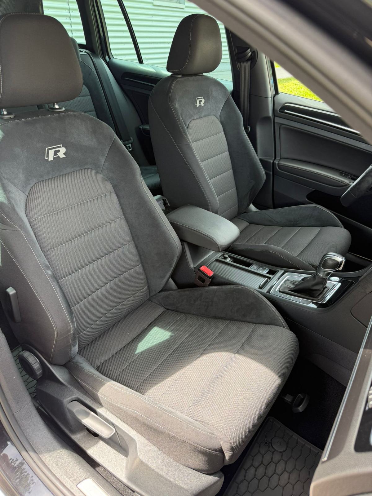 VW GOLF 7.5 R, 4motion, 300KS, ALU 19", TOP STANJE, SAMO 30.000 km!!, fotografija 19