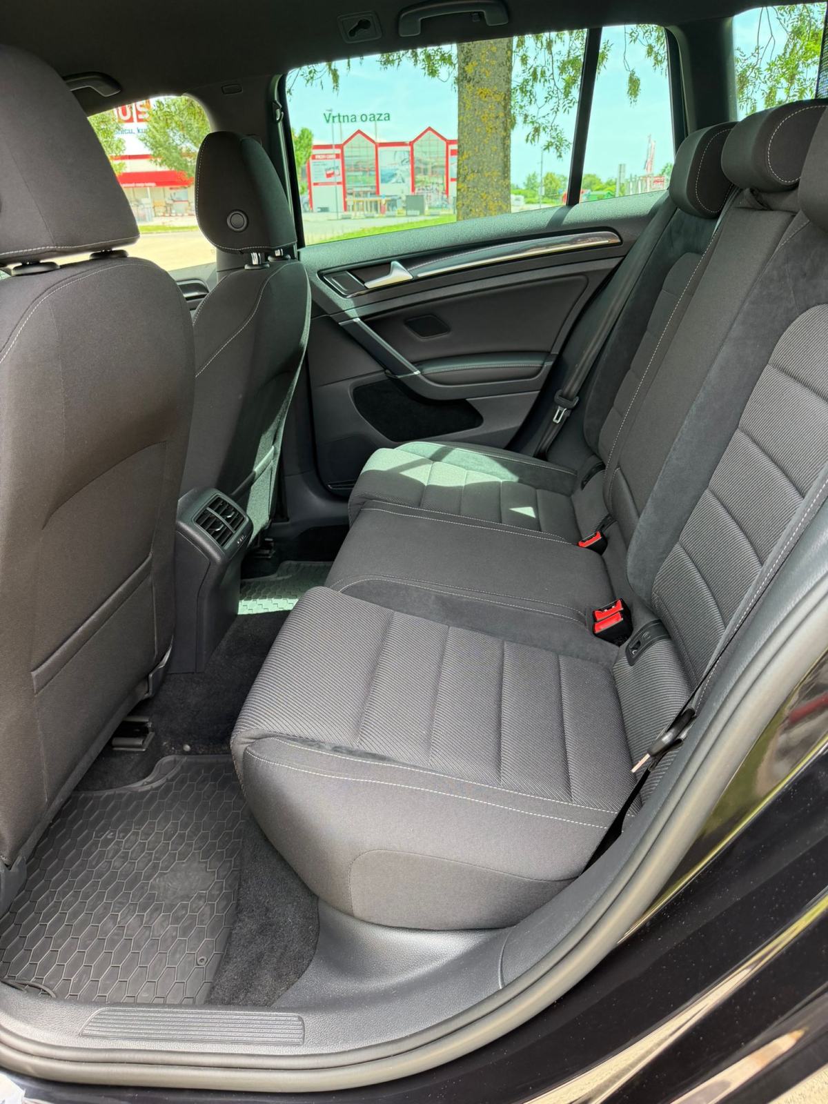 VW GOLF 7.5 R, 4motion, 300KS, ALU 19", TOP STANJE, SAMO 30.000 km!!, fotografija 15