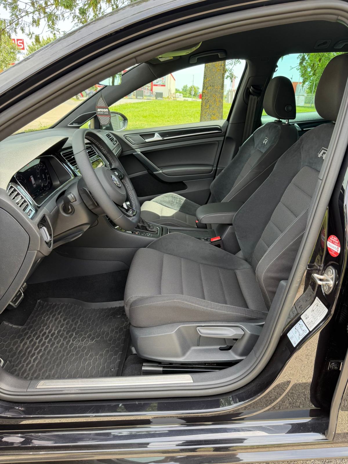 VW GOLF 7.5 R, 4motion, 300KS, ALU 19", TOP STANJE, SAMO 30.000 km!!, fotografija 13