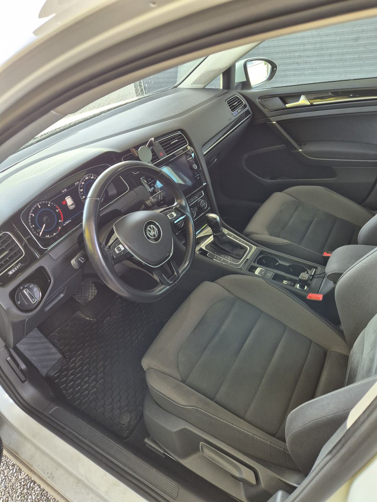 VW Golf 7.5 R-Line 2.0 TDI DSG, fotografija 11