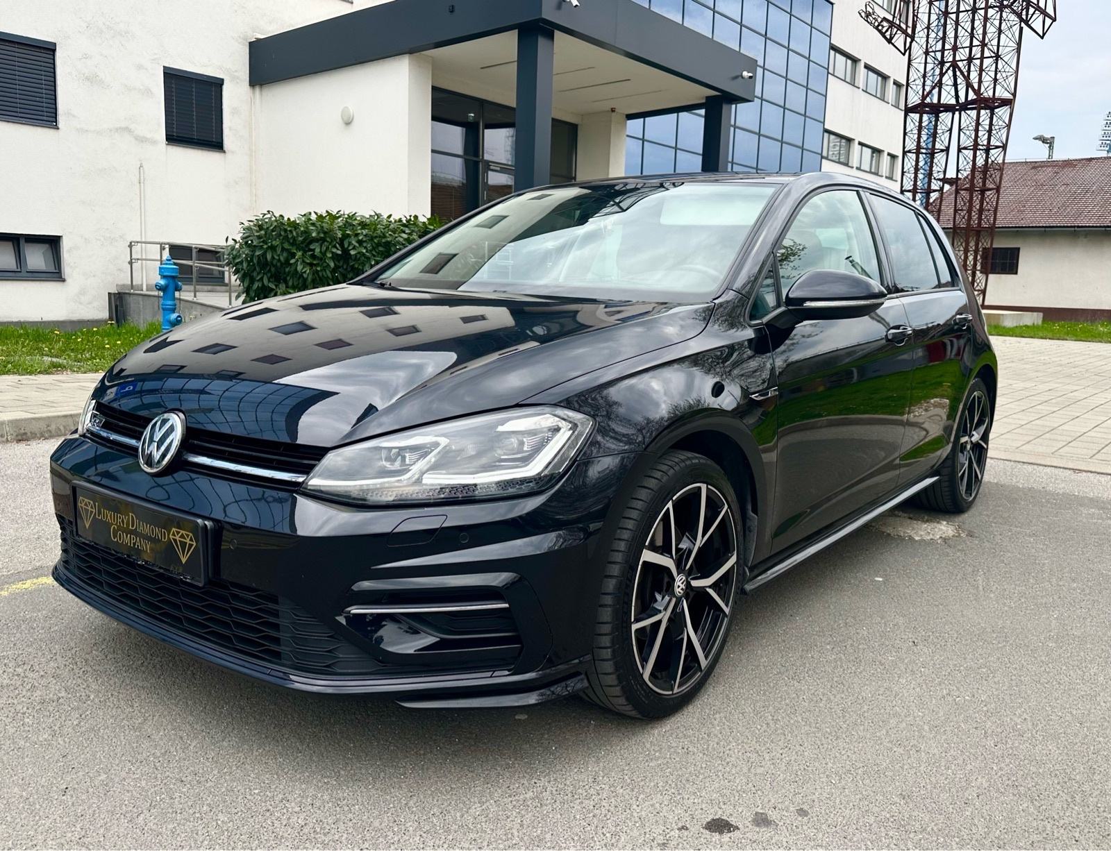 VW GOLF 7,5** R-LINE + HIGHLINE** ALU 18”**, 2018 god.