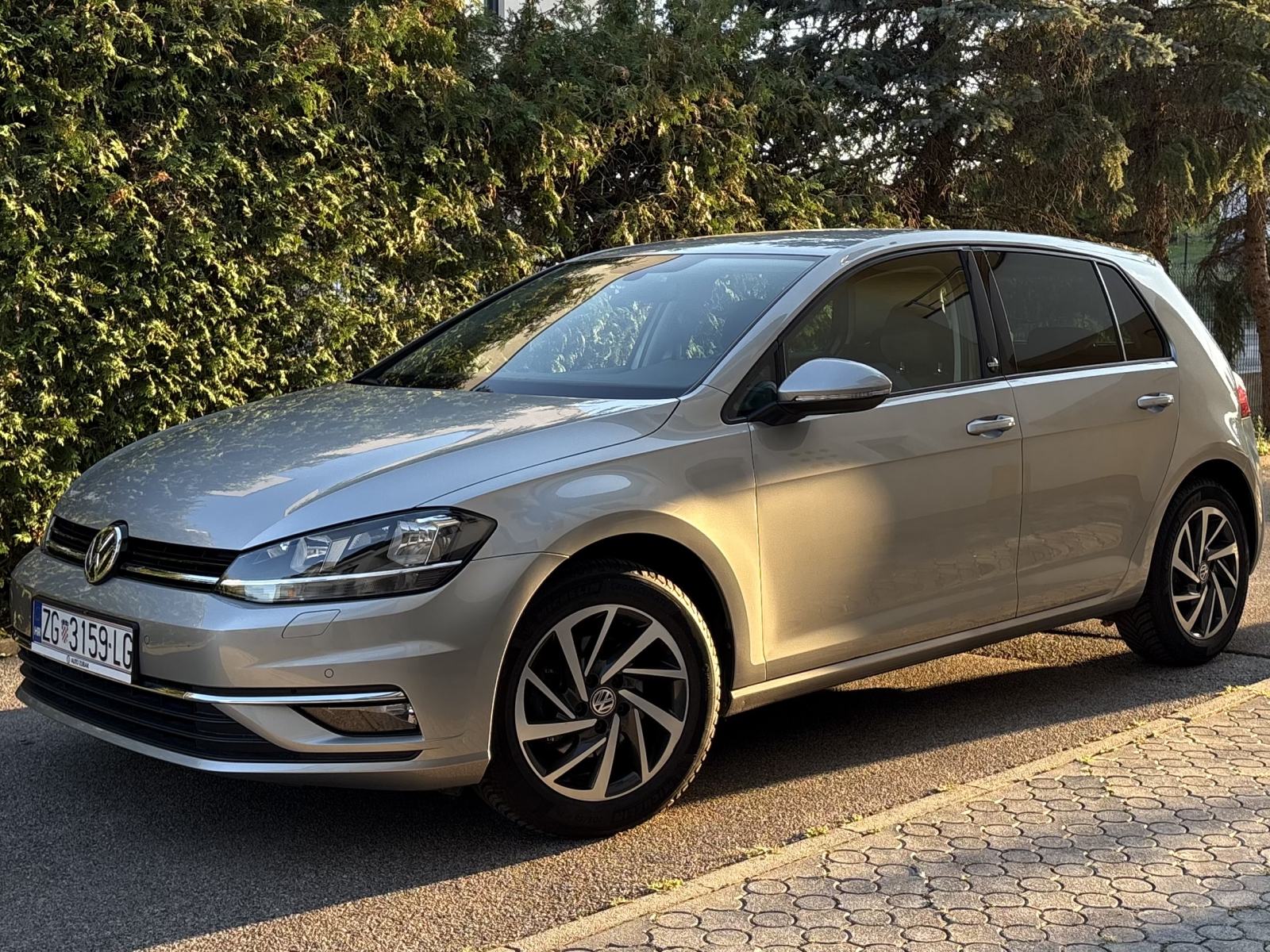 VW GOLF 7.5 SOUND! 1.6TDI REDIZAJN, NAVI, ACC, REG, SERVISNA, pogled izvana - slika 1