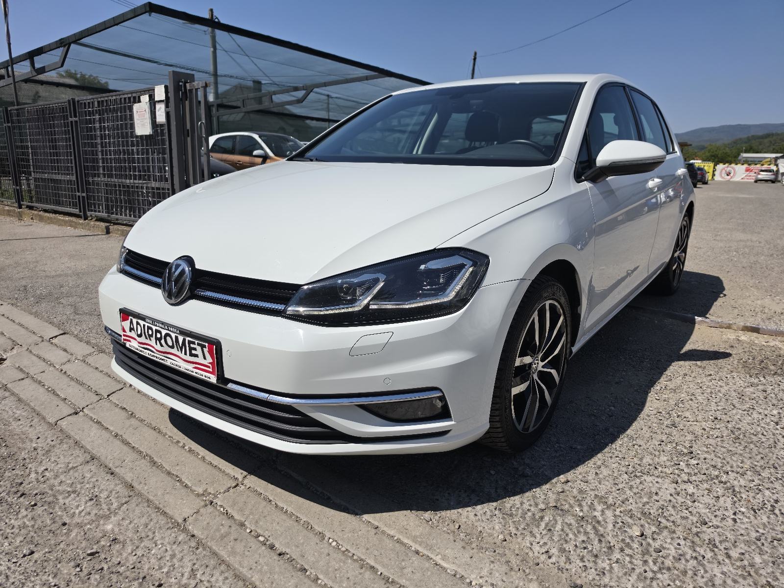 VW Golf 7.5 TSI / LED / VIRTUAL TAHO / ALU / REG 1 GOD / TOP /, fotografija 5