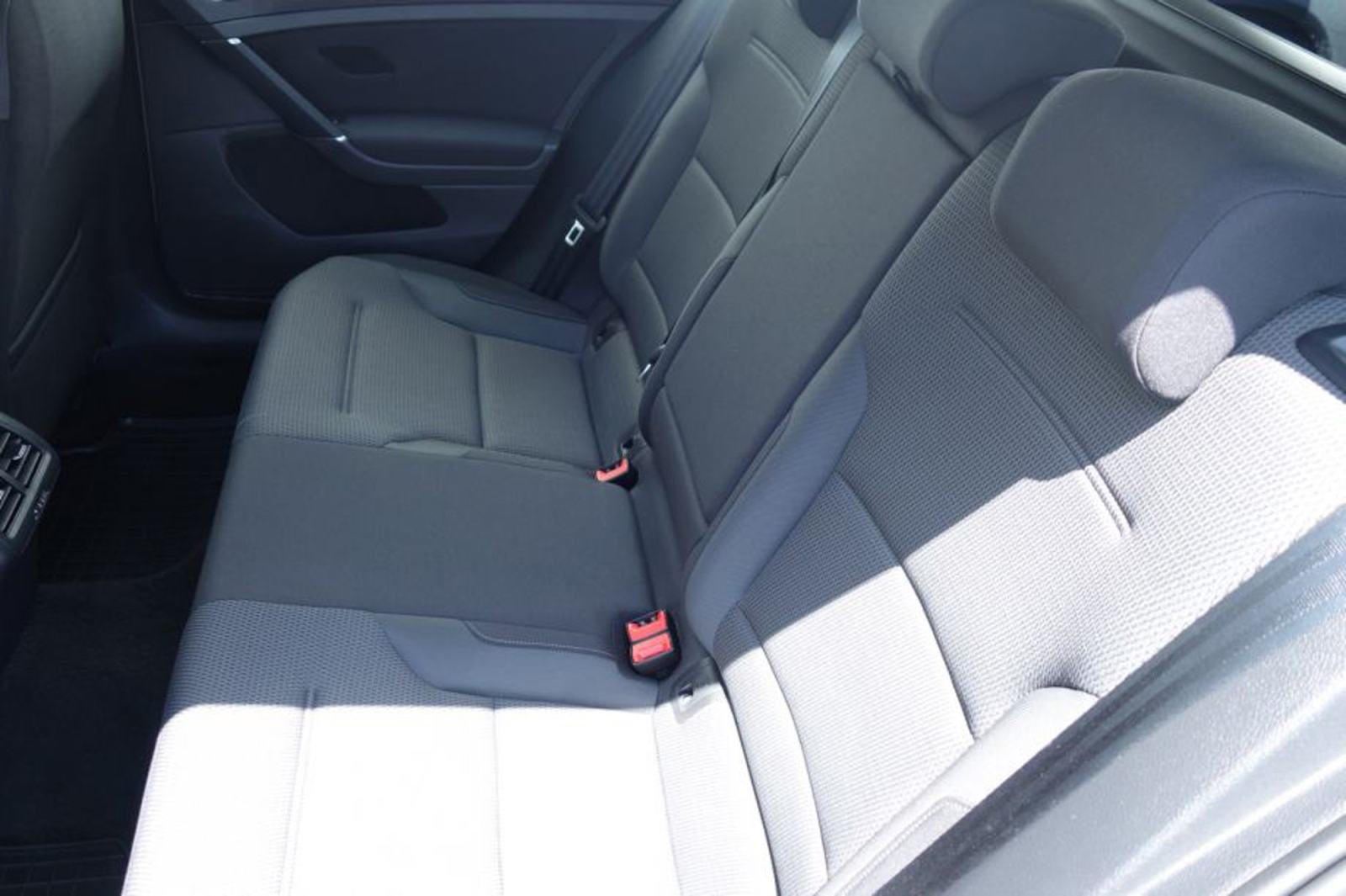 VW Golf 7,5 Variant 1,6 TDI, HR vozilo, fotografija 4