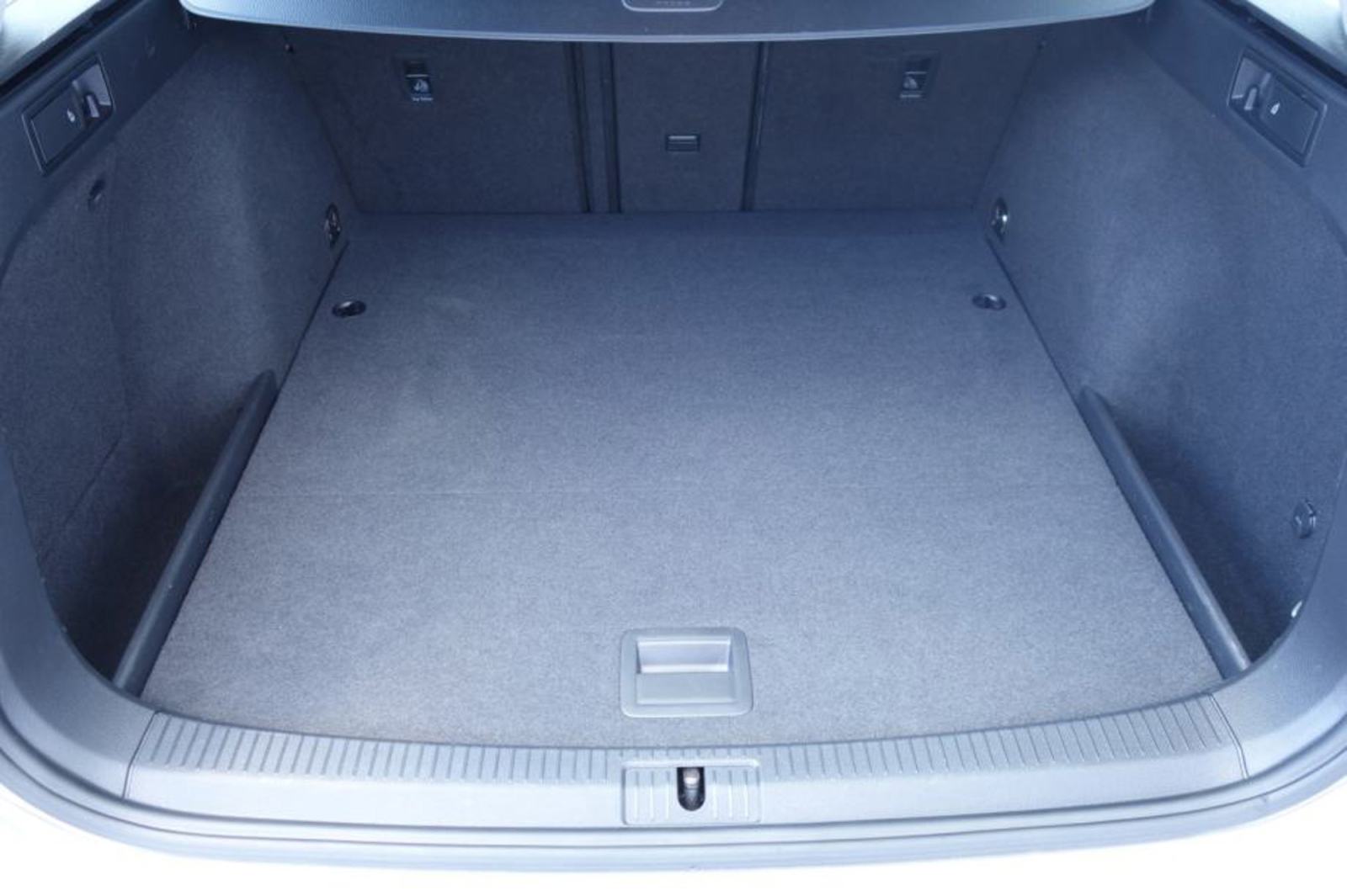 VW Golf 7,5 Variant 1,6 TDI, HR vozilo, fotografija 8