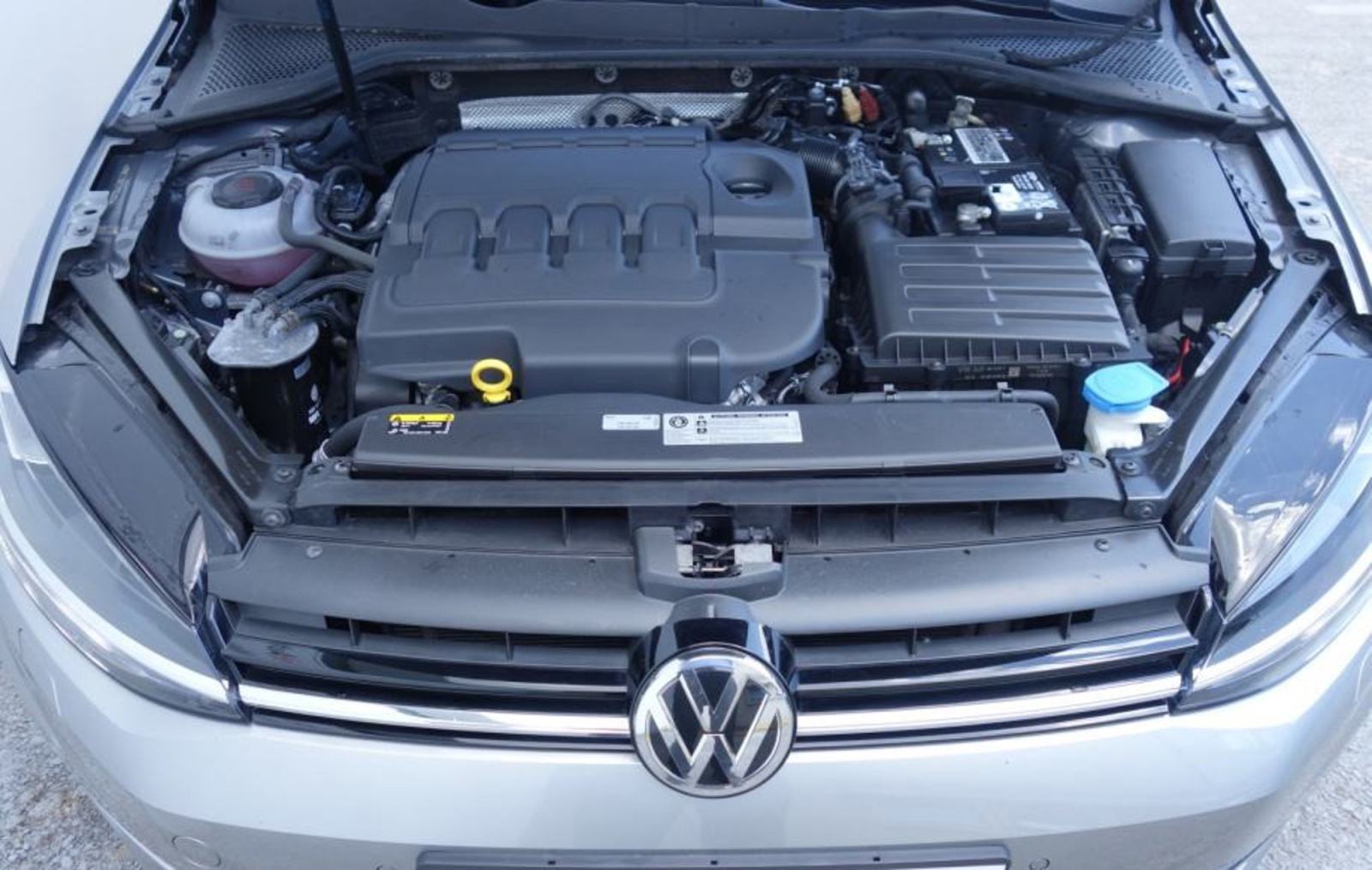 VW Golf 7,5 Variant 1,6 TDI, HR vozilo, fotografija 7