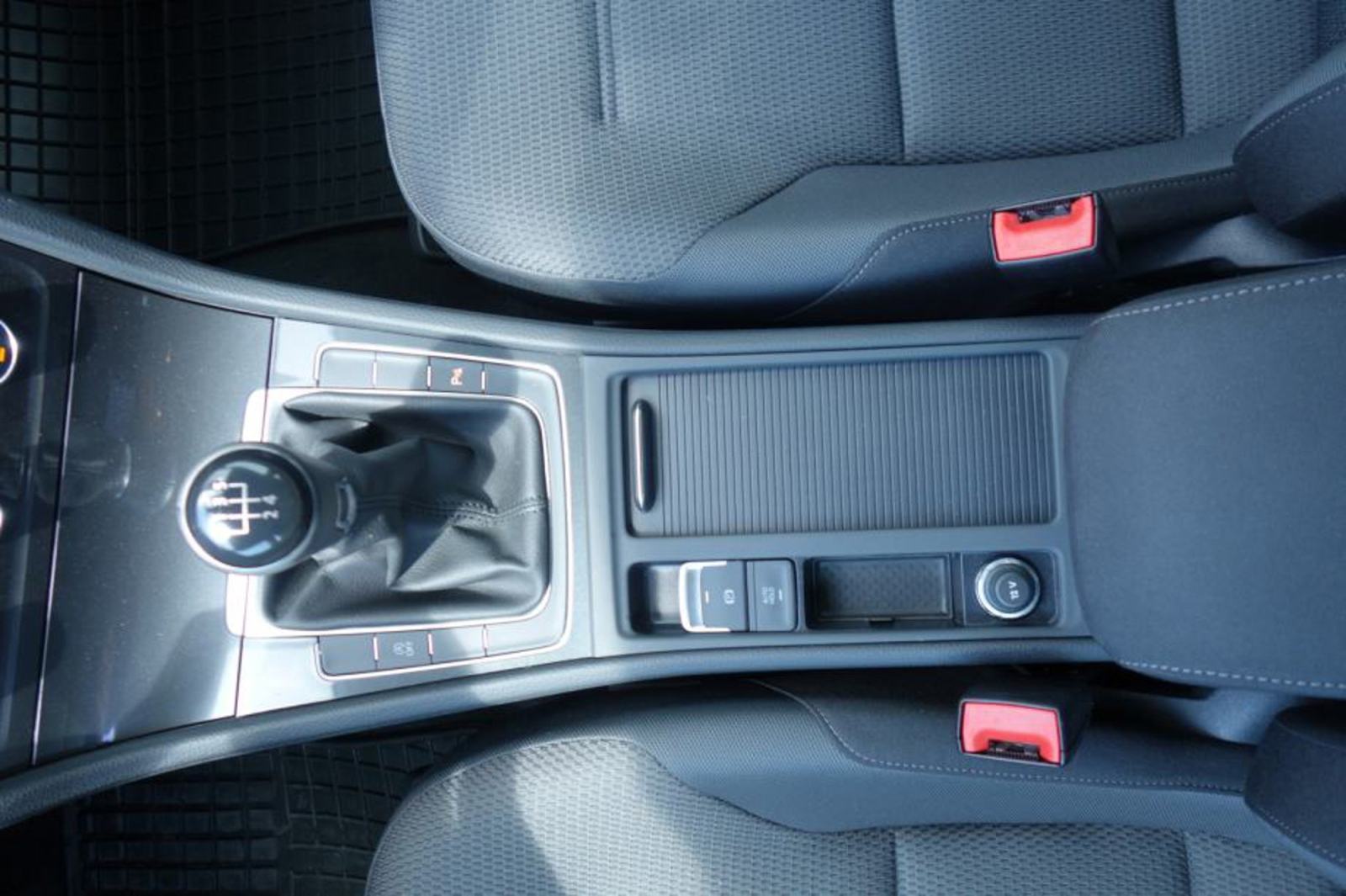 VW Golf 7,5 Variant 1,6 TDI, HR vozilo, fotografija 6