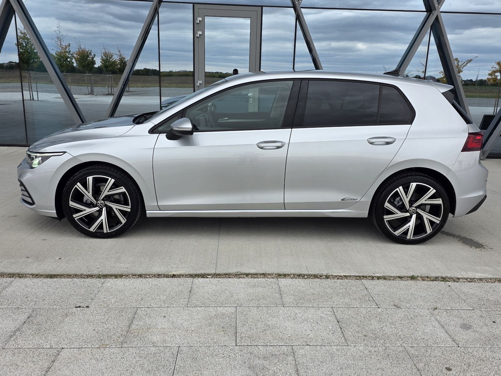 VW Golf 8 1,0 eTSI DSG,HIGHLINE IQ FAROVI,NAVI,ALU 18, fotografija 3