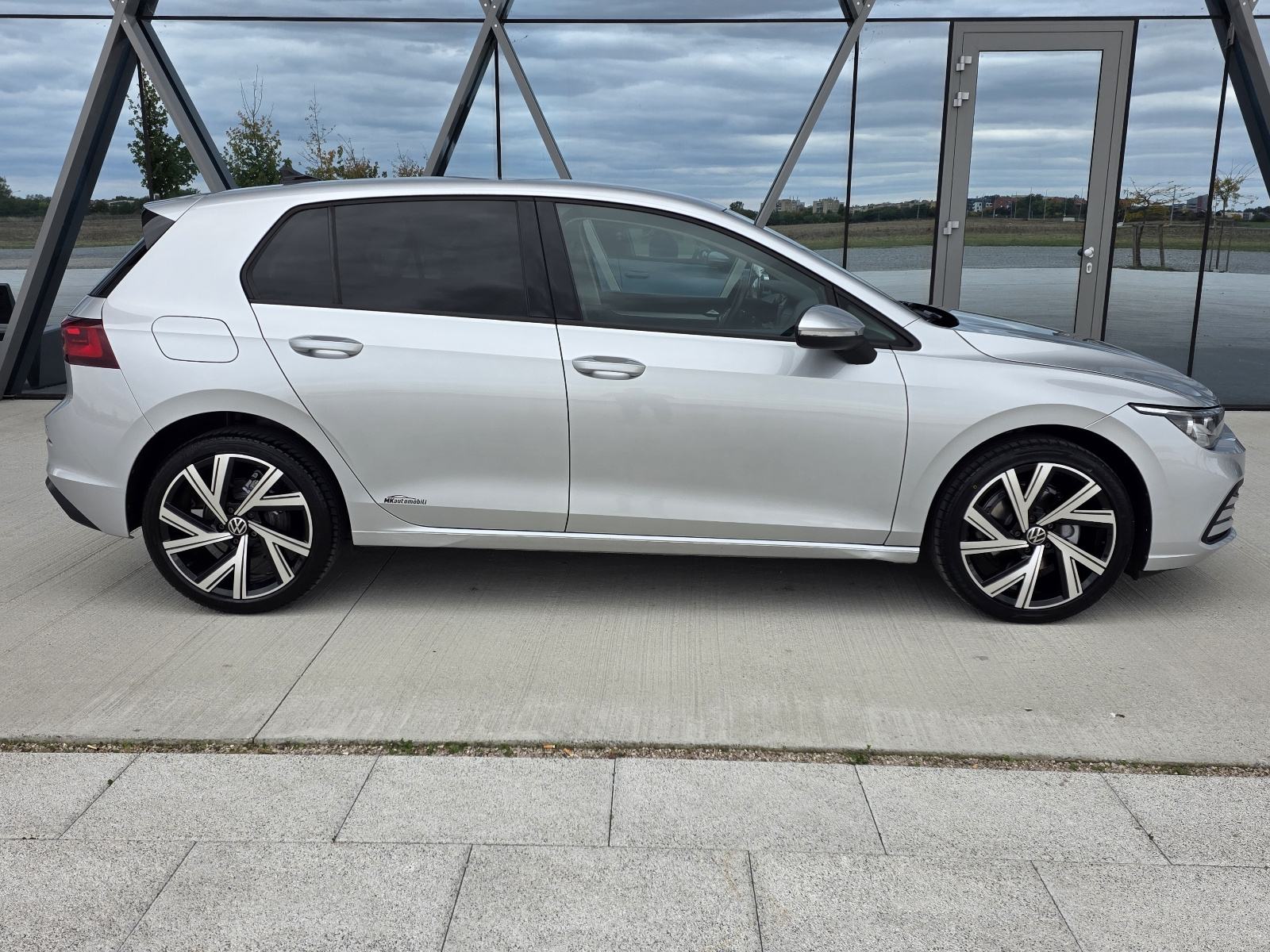 VW Golf 8 1,0 eTSI DSG,HIGHLINE IQ FAROVI,NAVI,ALU 18, fotografija 7