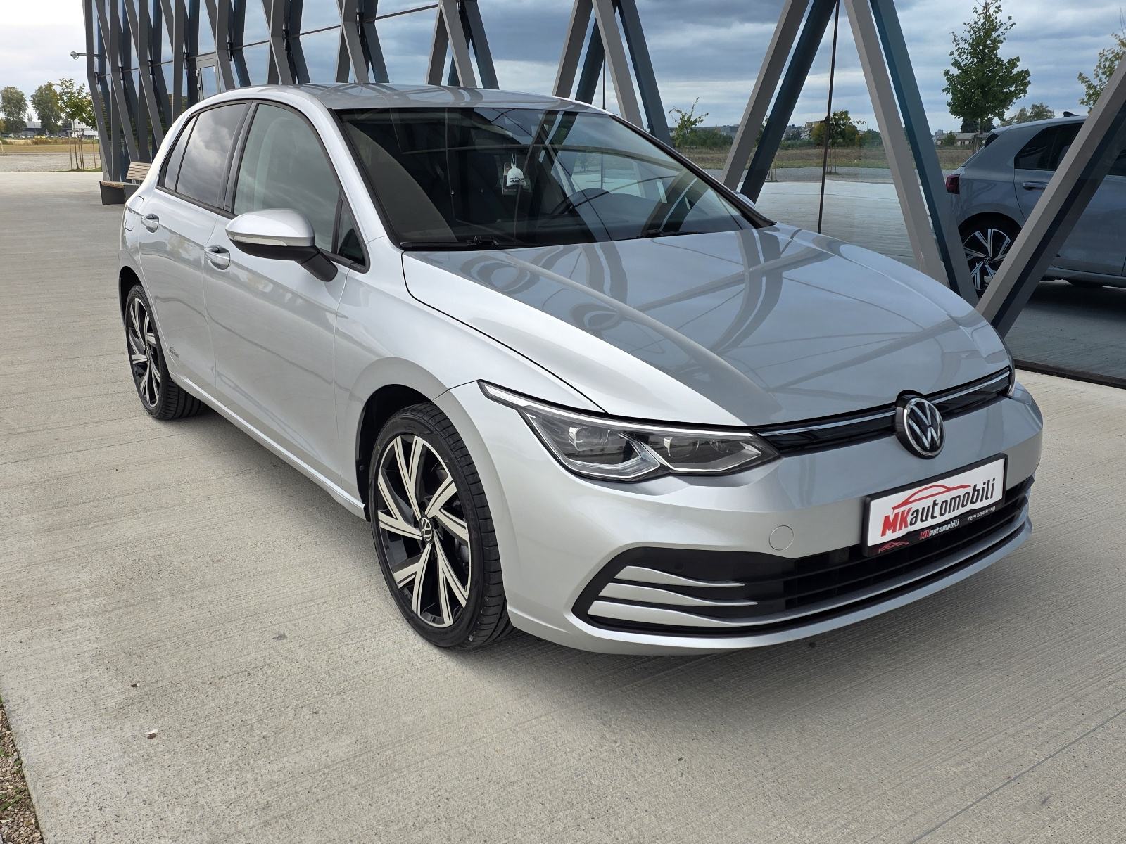 VW Golf 8 1,0 eTSI DSG,HIGHLINE IQ FAROVI,NAVI,ALU 18, fotografija 8