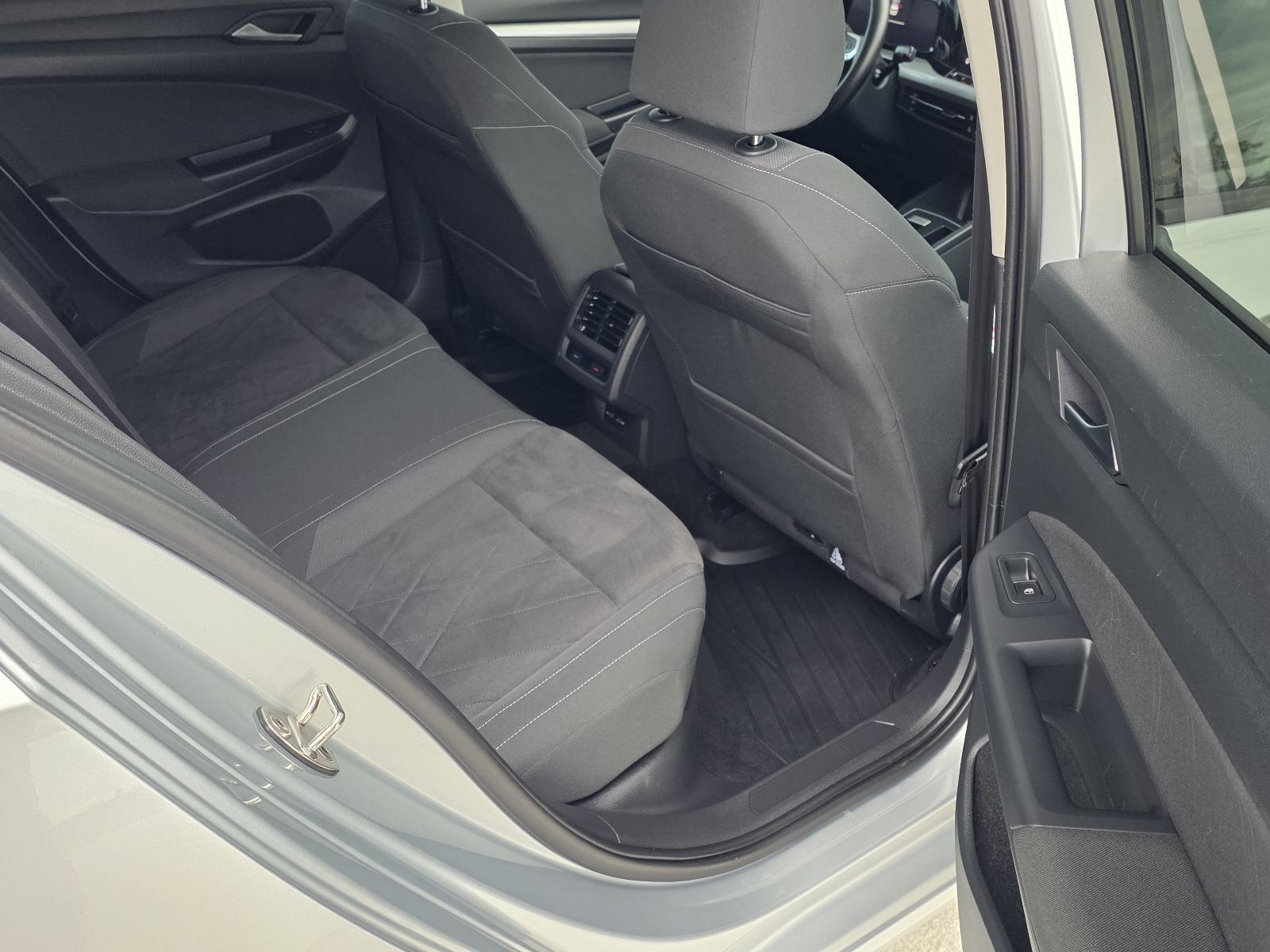 VW Golf 8 1,0 eTSI DSG,HIGHLINE IQ FAROVI,NAVI,ALU 18, fotografija 10