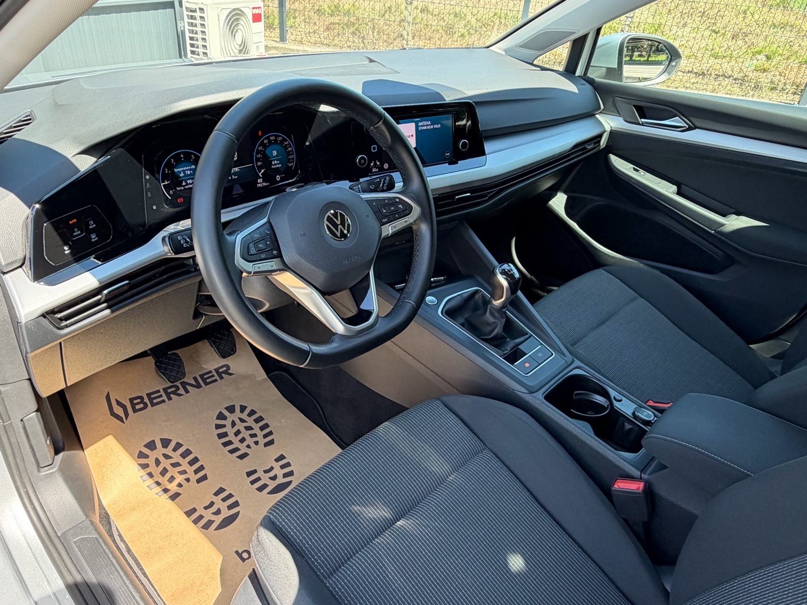 VW Golf 8 1,0 TSI Life *LED* Tempomat Grij.volana Lane Assist Servisna, fotografija 12