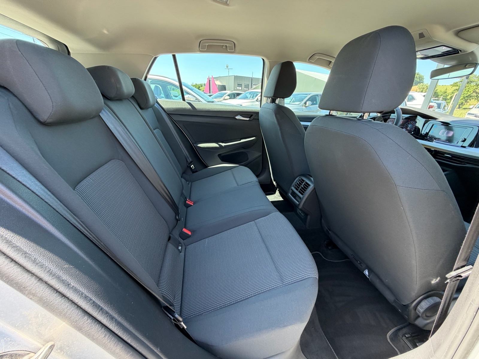 VW Golf 8 1,0 TSI Life *LED* Tempomat Grij.volana Lane Assist Servisna, fotografija 16