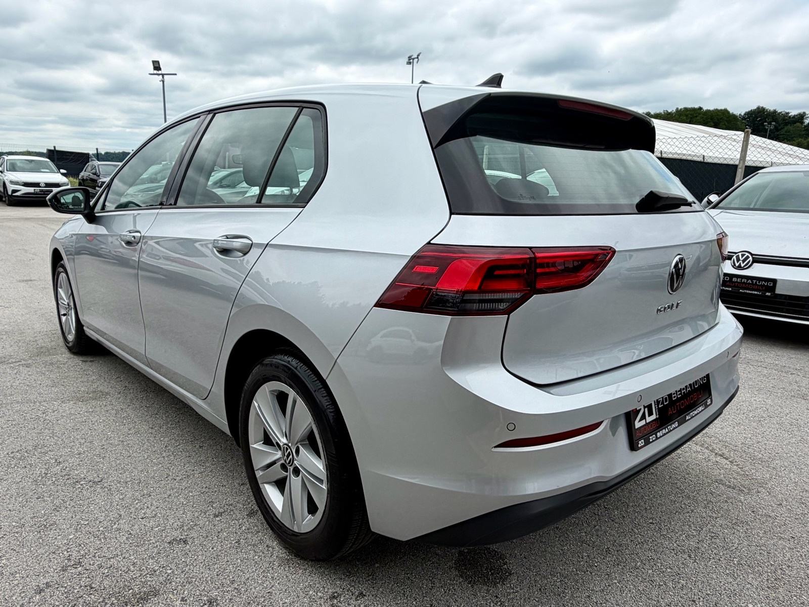 VW Golf 8 1,0 TSI Life *LED* Tempomat Grij.volana Lane Assist Servisna, fotografija 5