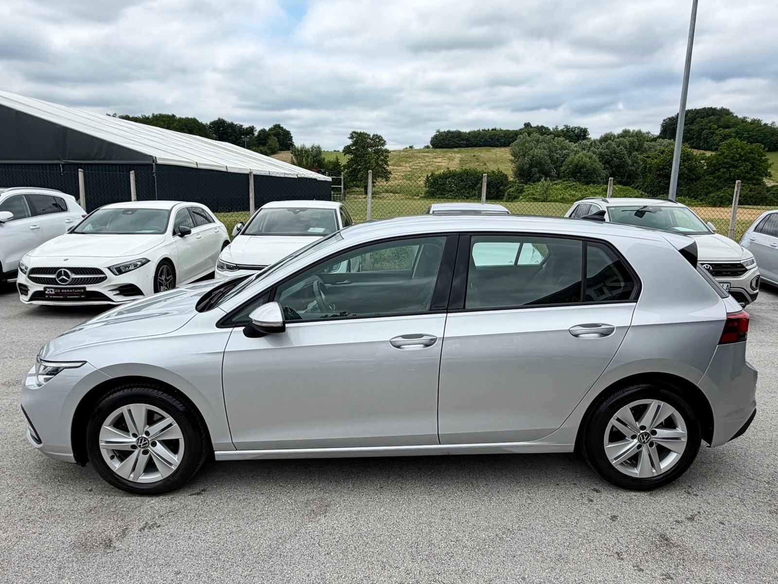 VW Golf 8 1,0 TSI Life *LED* Tempomat Grij.volana Lane Assist Servisna, fotografija 7