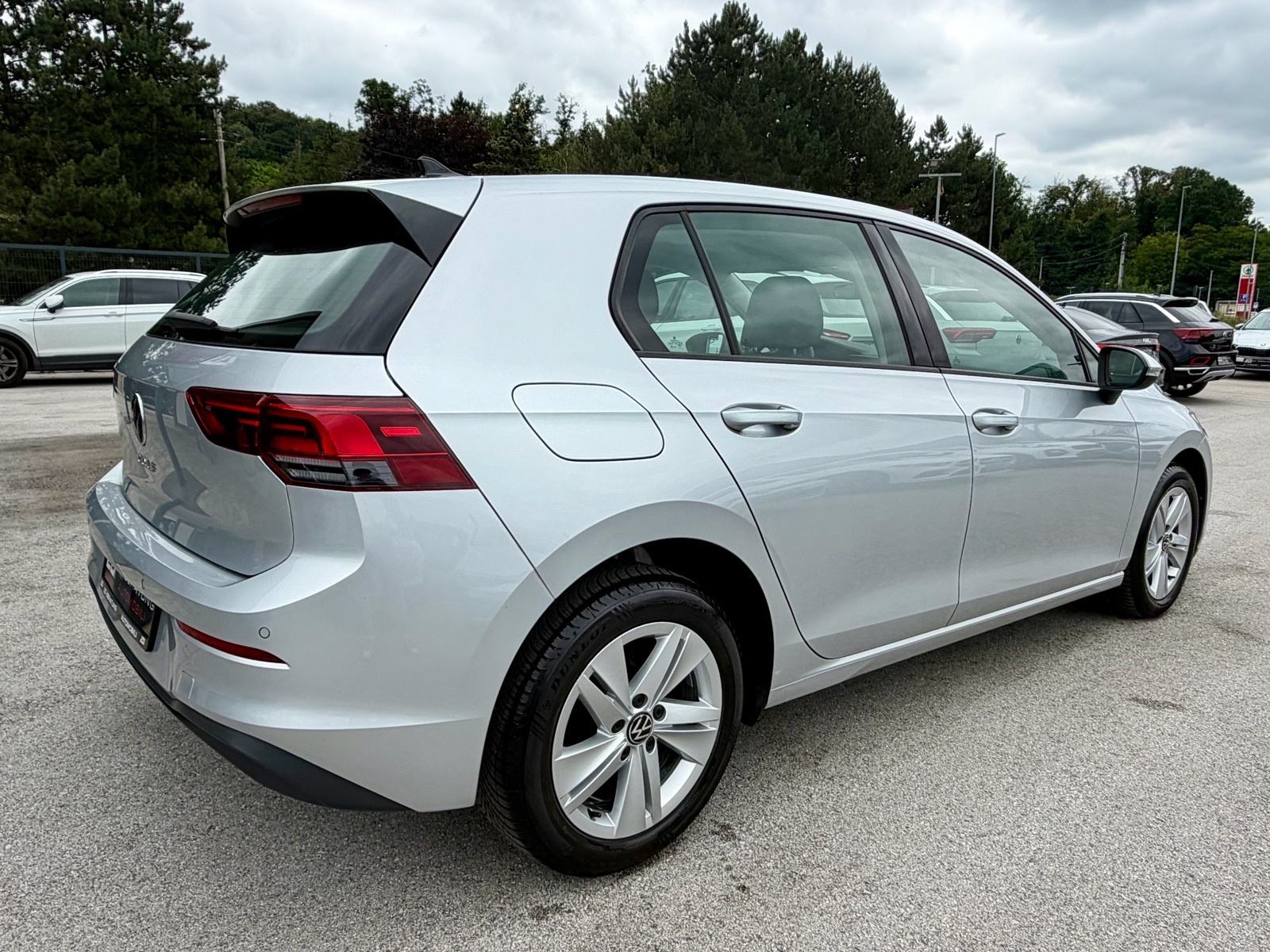 VW Golf 8 1,0 TSI Life *LED* Tempomat Grij.volana Lane Assist Servisna, fotografija 4