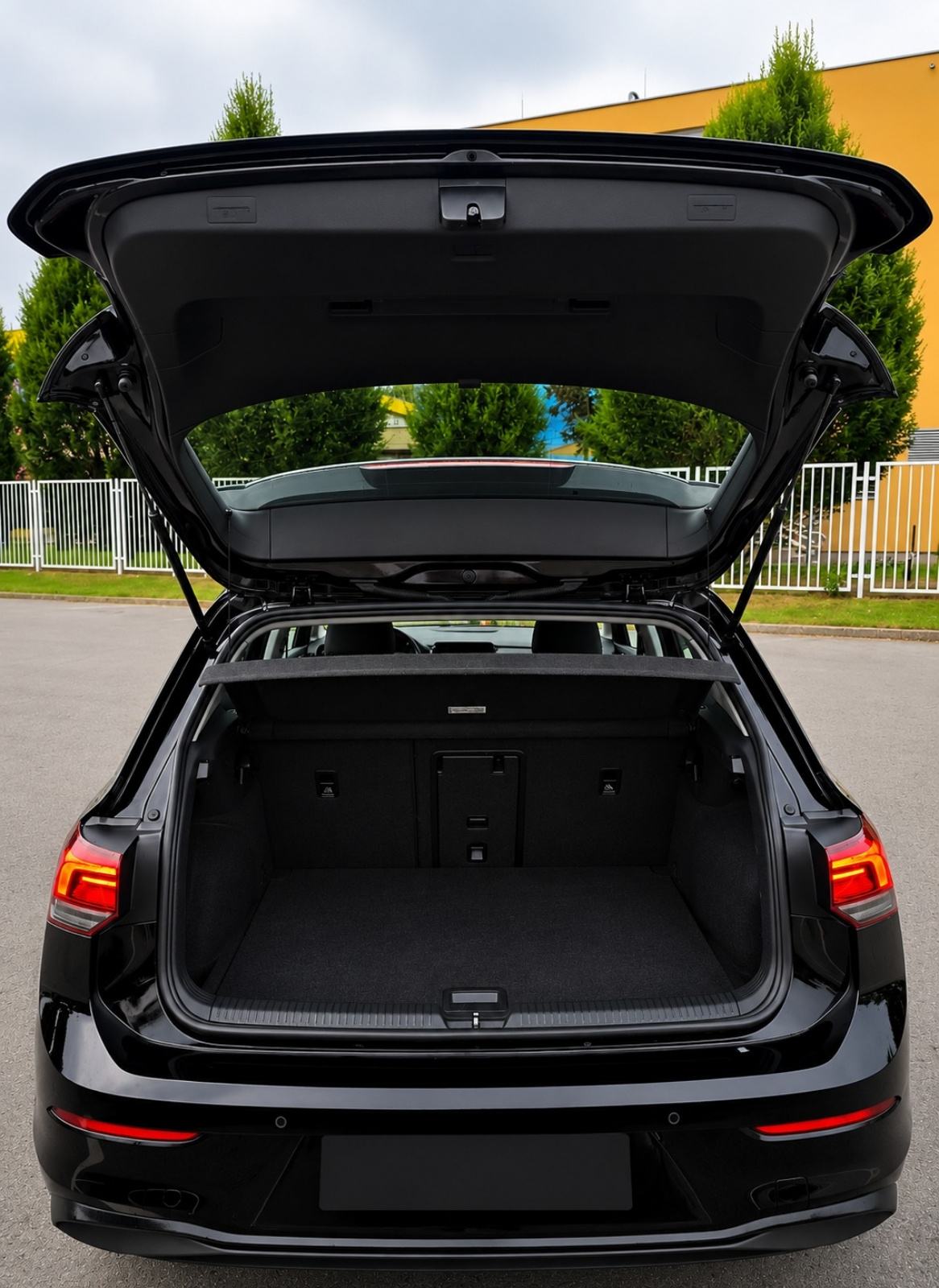 VW Golf 8 1,0 TSI, Life Plus, TOP STANJE, REG.GODINU DANA !, fotografija 8