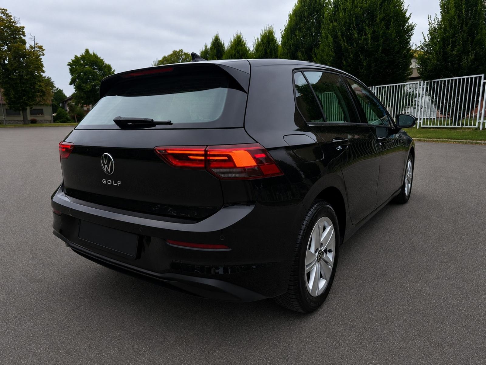 VW Golf 8 1,0 TSI, Life Plus, TOP STANJE, REG.GODINU DANA !, fotografija 5