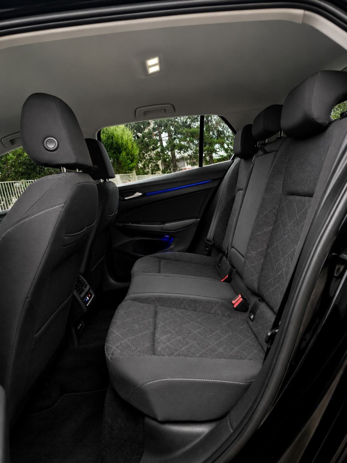 VW Golf 8 1,0 TSI, Life Plus, TOP STANJE, REG.GODINU DANA !, fotografija 15