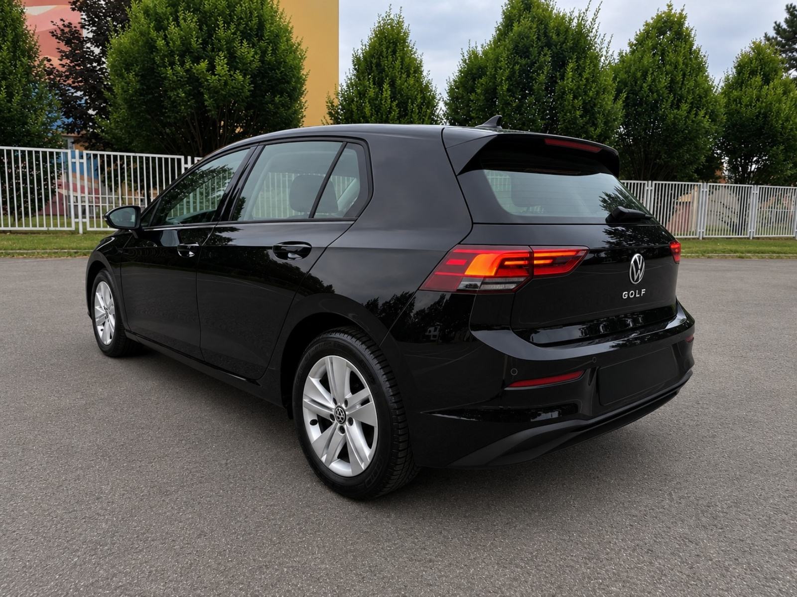 VW Golf 8 1,0 TSI, Life Plus, TOP STANJE, REG.GODINU DANA !, fotografija 4