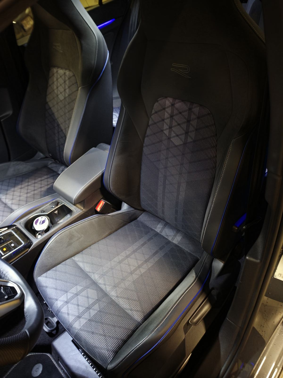 VW Golf 8 1,5 eTSI automatik, fotografija 11
