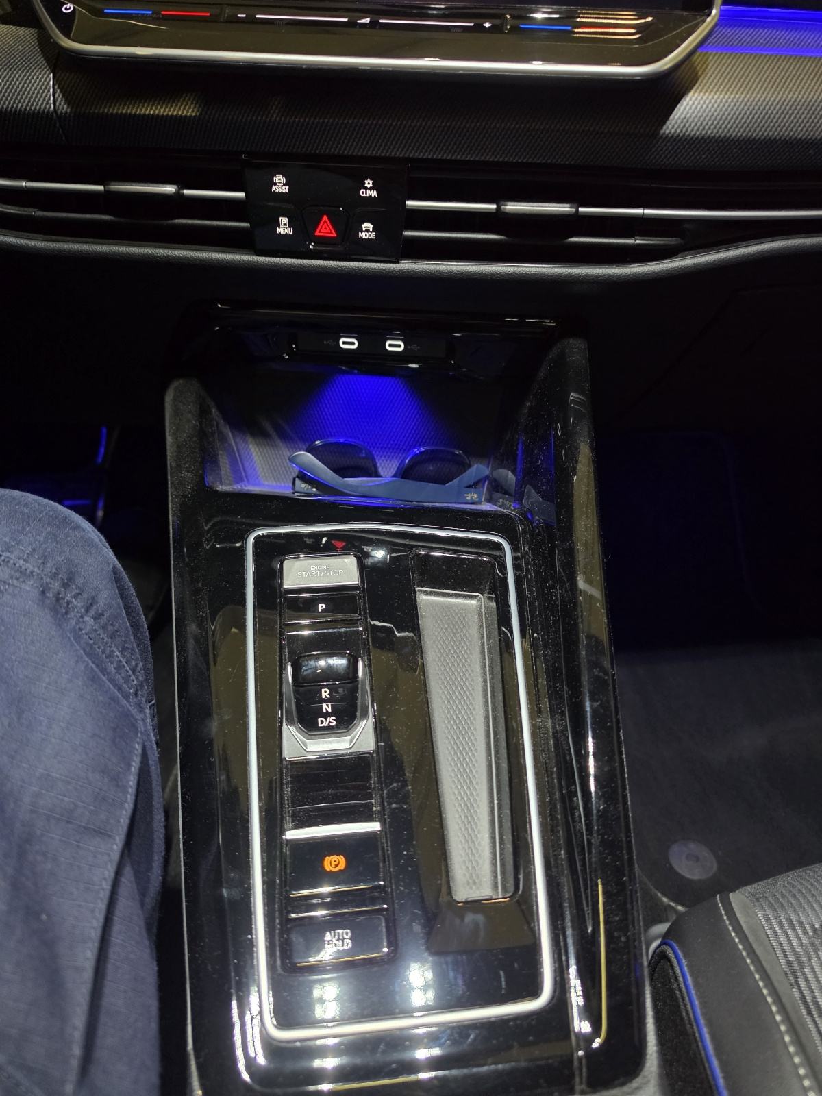 VW Golf 8 1,5 eTSI automatik, fotografija 13