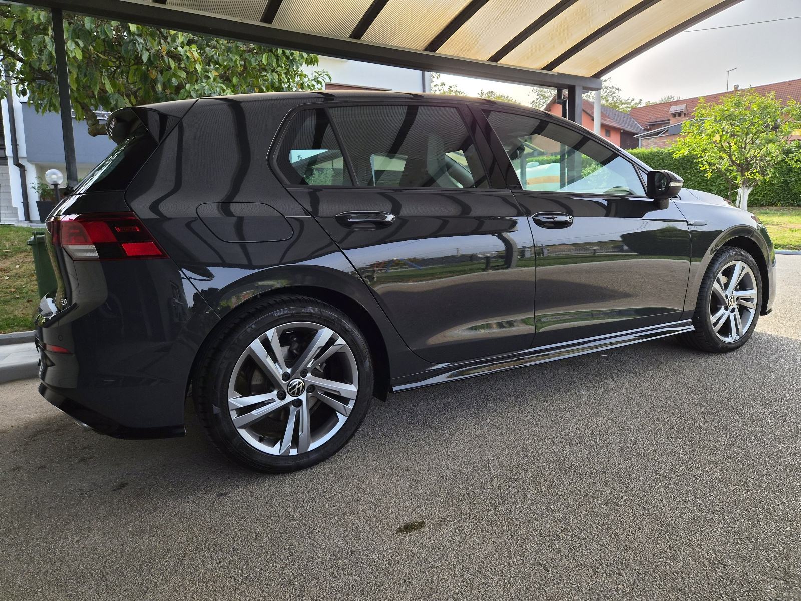 VW Golf 8 1,5 eTSI Dsg R-line 130ks (15200km), fotografija 3
