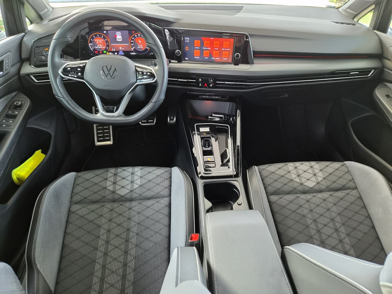 VW Golf 8 1,5 eTSI Dsg R-line 130ks (15200km), fotografija 9