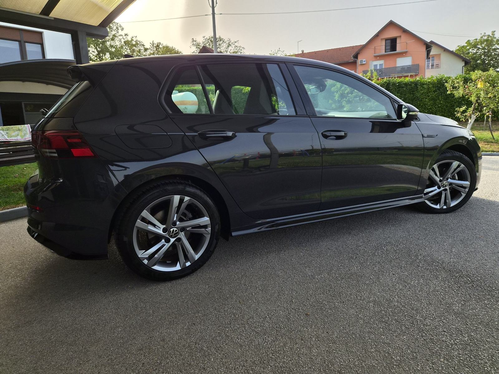 VW Golf 8 1,5 eTSI Dsg R-line 130ks (15200km), fotografija 18