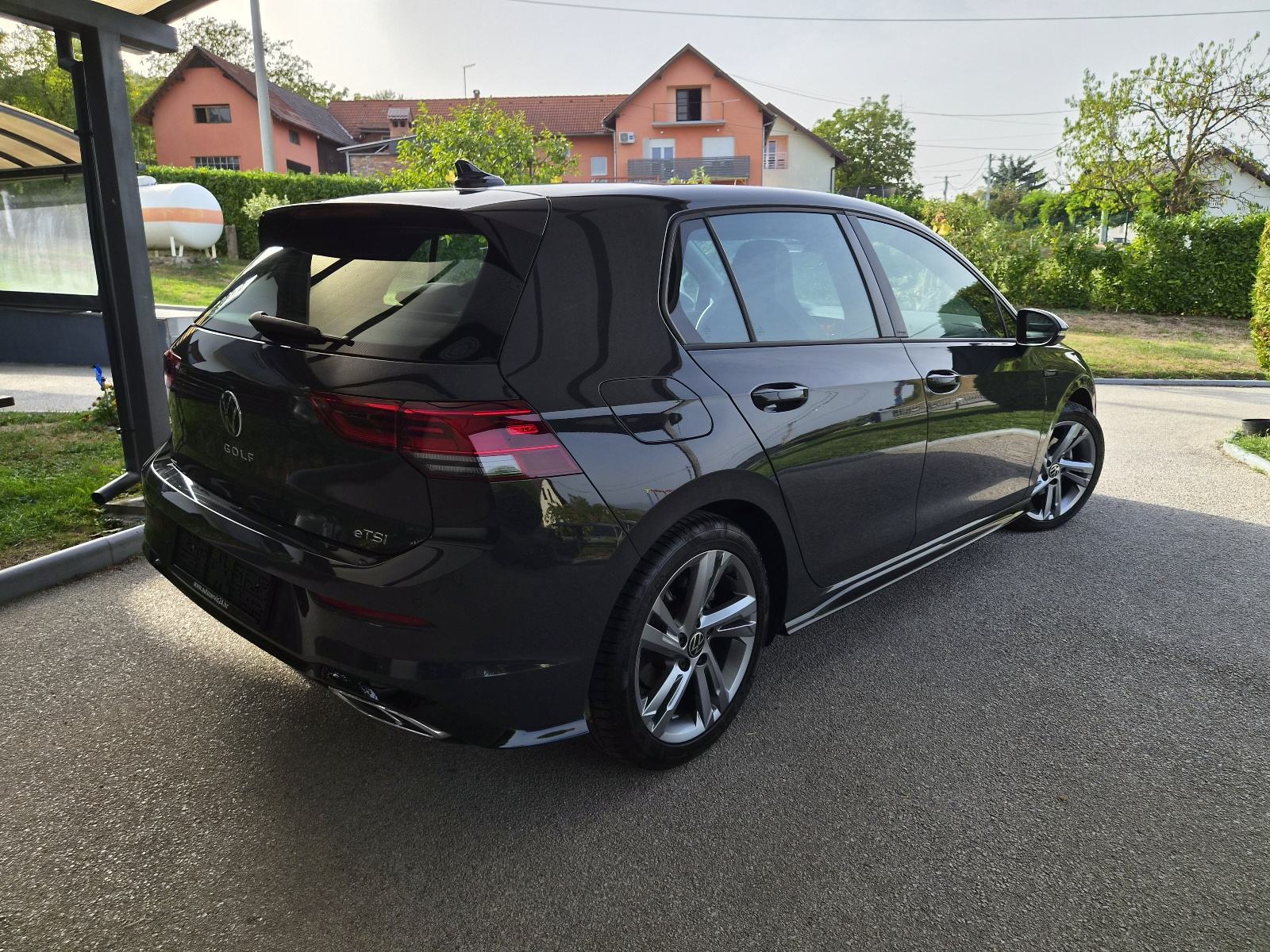 VW Golf 8 1,5 eTSI Dsg R-line 130ks (15200km), fotografija 19