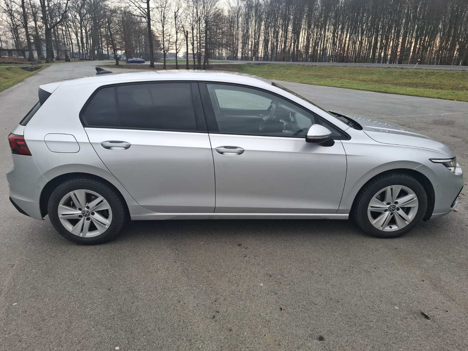 VW Golf 8 1,5 eTSI, DSG, F1, Automatik, Reg.01/27., fotografija 3