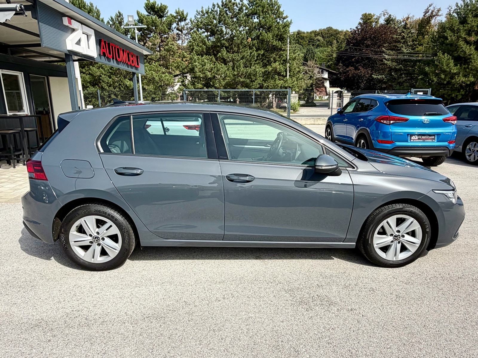 VW Golf 8 1,5 TSI Life ACC Navi MFV Grij.volana Bluetooth Servisna, fotografija 4