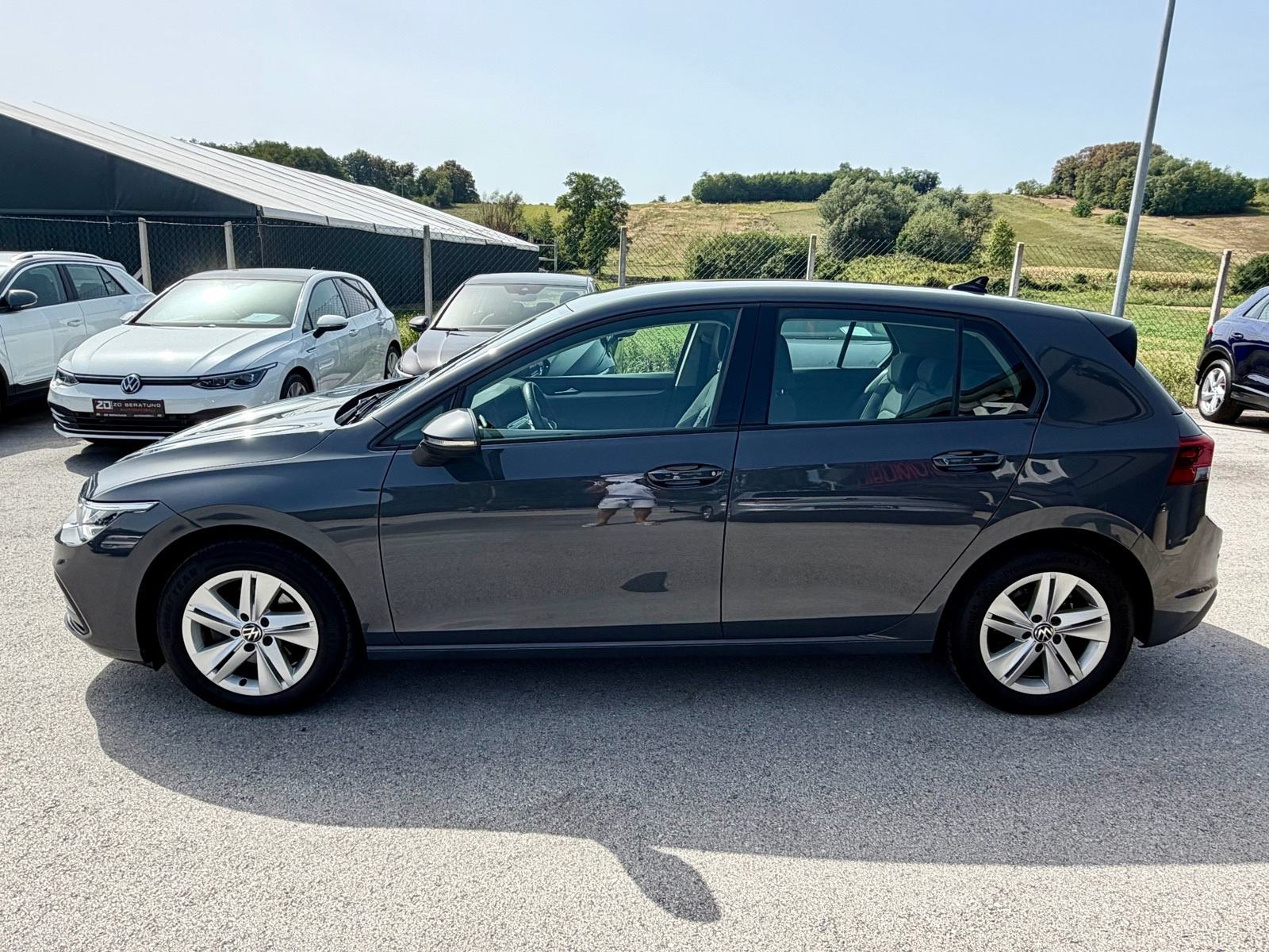 VW Golf 8 1,5 TSI Life ACC Navi MFV Grij.volana Bluetooth Servisna, fotografija 5
