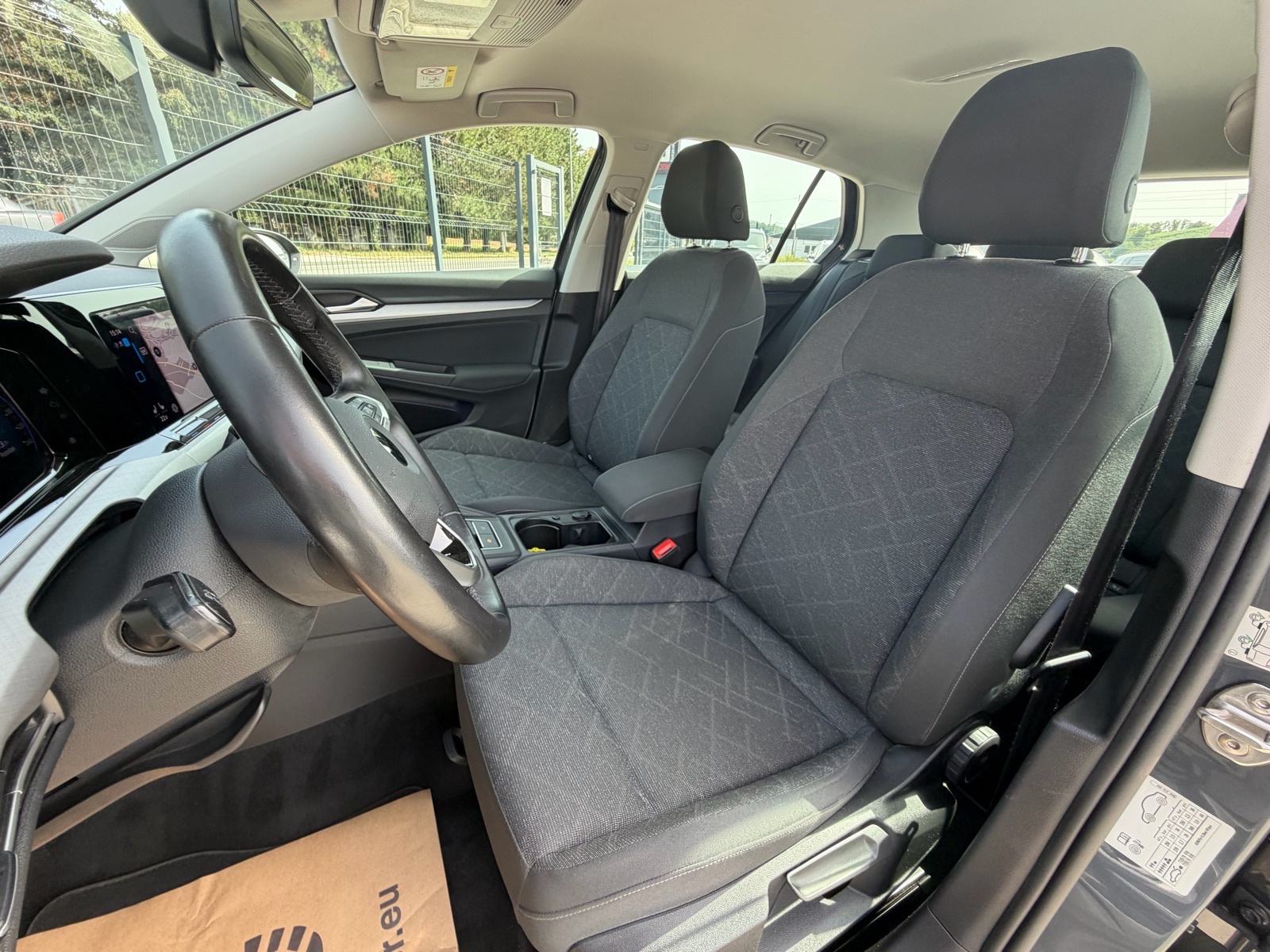 VW Golf 8 1,5 TSI Life ACC Navi MFV Grij.volana Bluetooth Servisna, fotografija 12