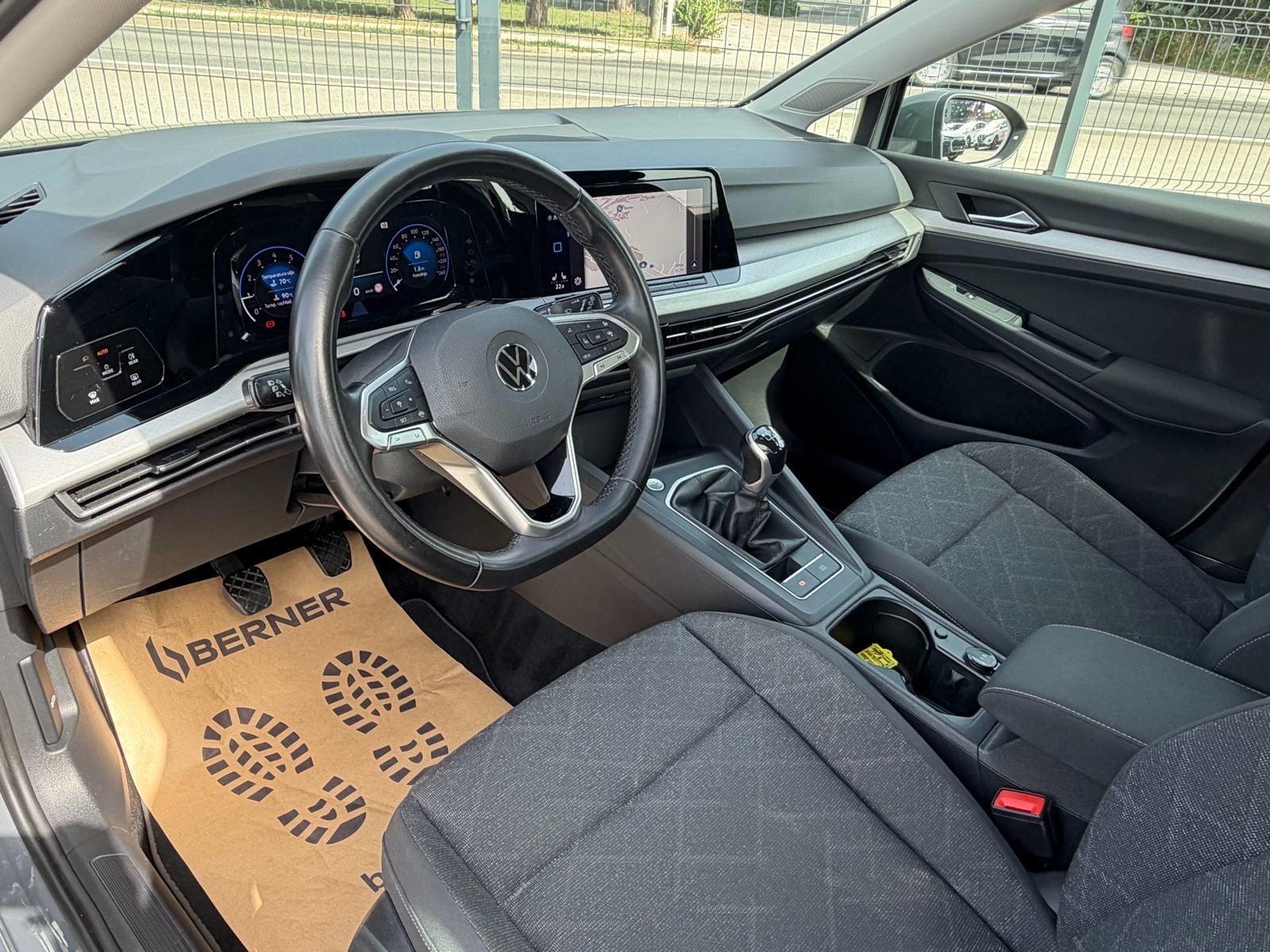 VW Golf 8 1,5 TSI Life ACC Navi MFV Grij.volana Bluetooth Servisna, fotografija 11