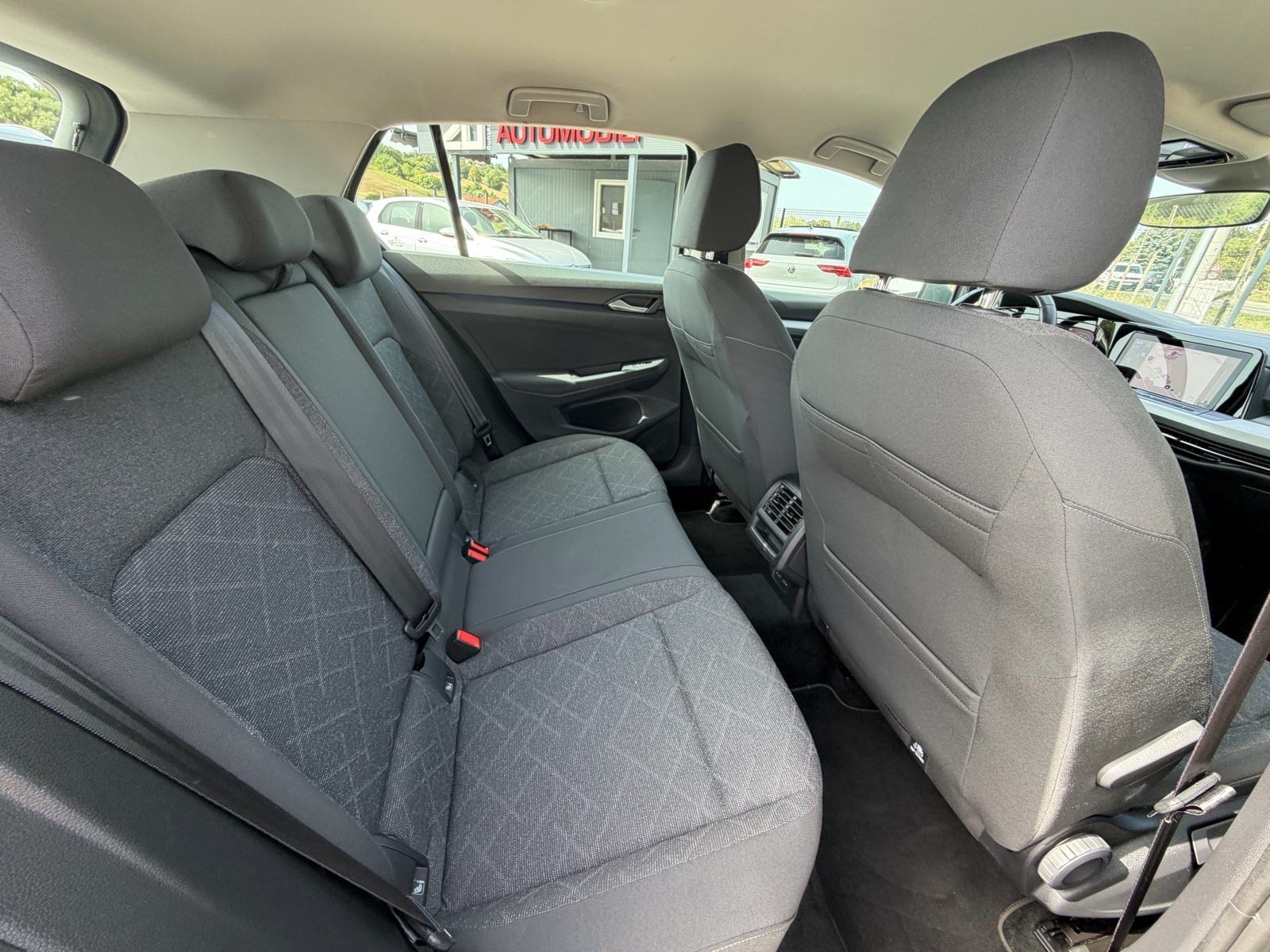 VW Golf 8 1,5 TSI Life ACC Navi MFV Grij.volana Bluetooth Servisna, fotografija 15