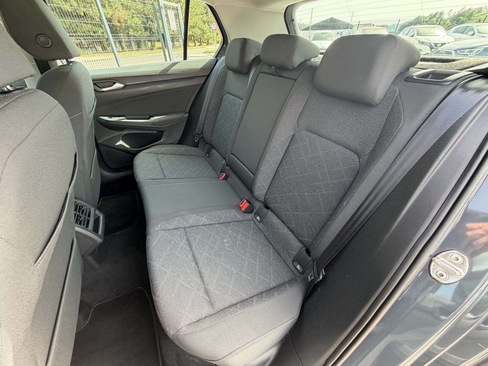 VW Golf 8 1,5 TSI Life ACC Navi MFV Grij.volana Bluetooth Servisna, fotografija 14