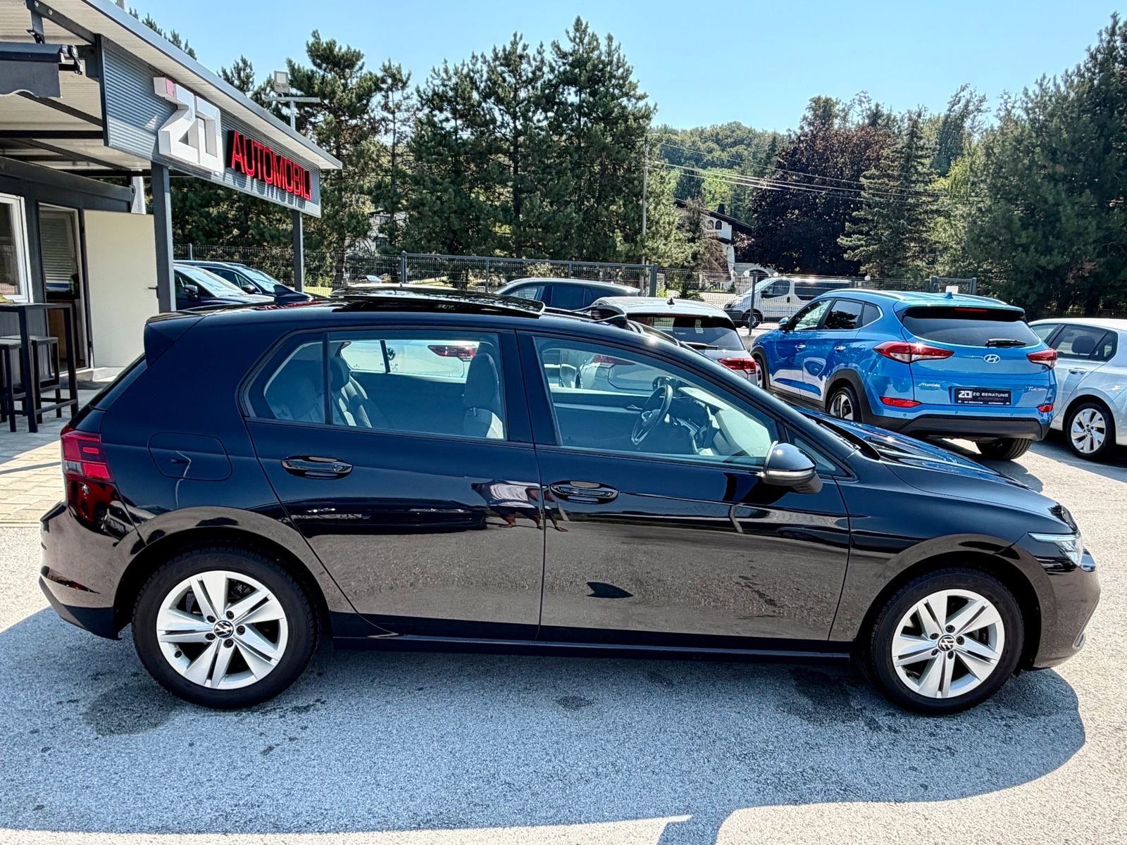 VW Golf 8 1,5 TSI Life Panorama Navi Grij. volana ACC Keyless Servisna, fotografija 6