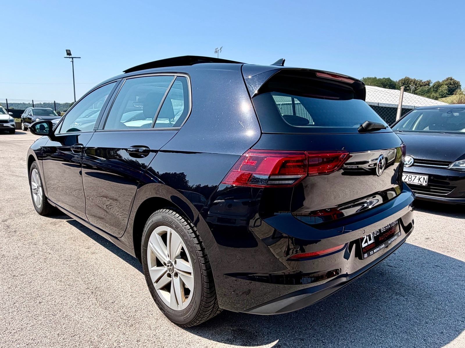 VW Golf 8 1,5 TSI Life Panorama Navi Grij. volana ACC Keyless Servisna, fotografija 5