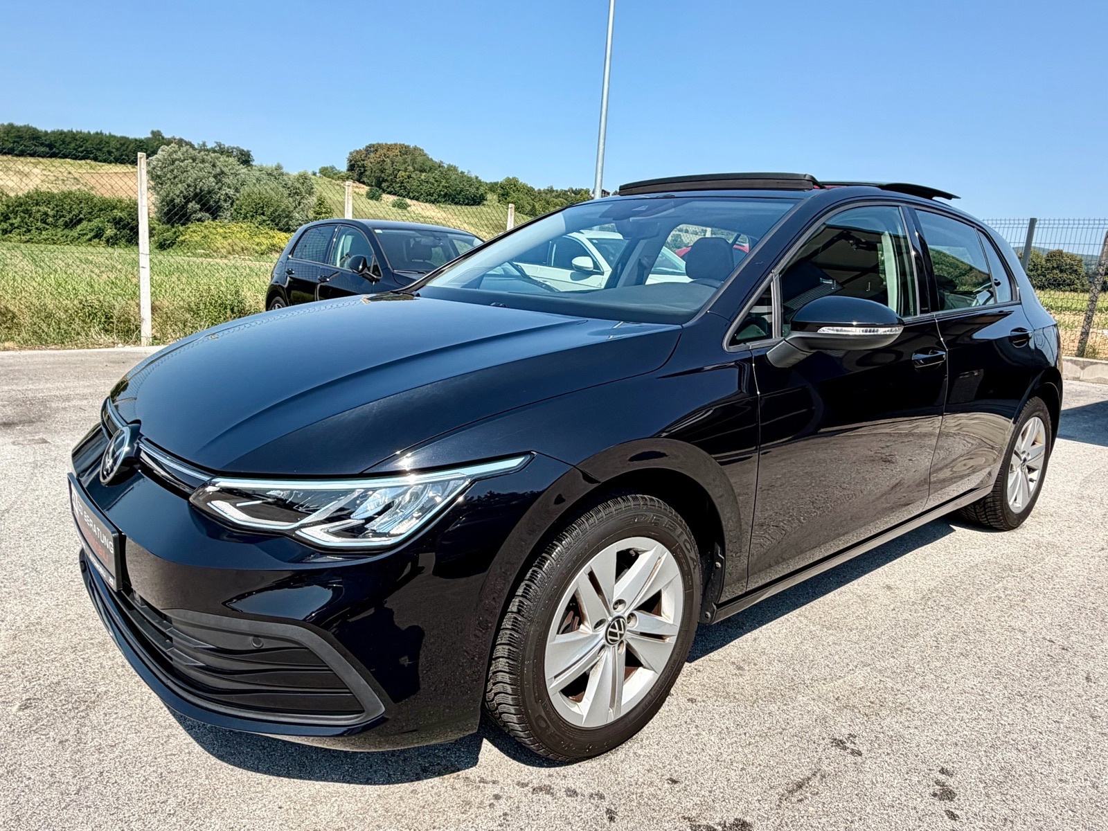VW Golf 8 1,5 TSI Life Panorama Navi Grij. volana ACC Keyless Servisna, fotografija 2