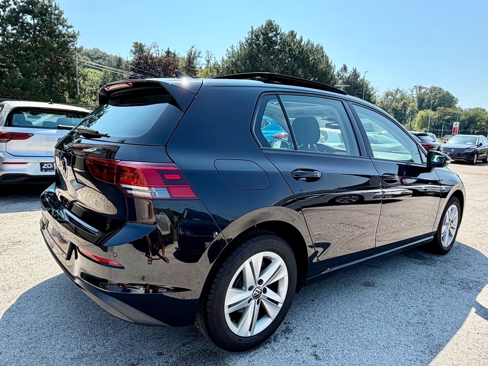 VW Golf 8 1,5 TSI Life Panorama Navi Grij. volana ACC Keyless Servisna, fotografija 4